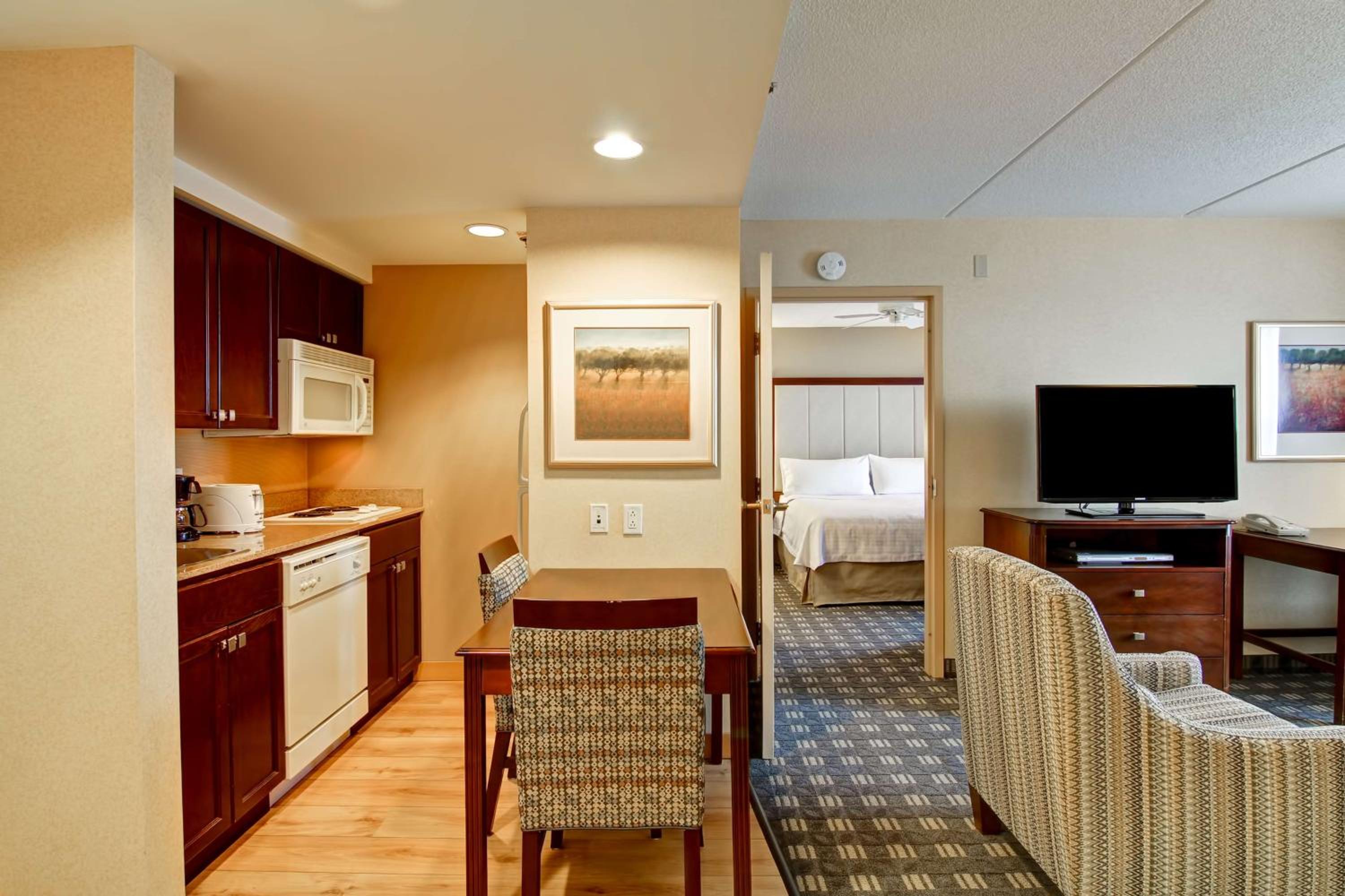 Two-Bedroom Suite - Non-Smoking - Photo 3