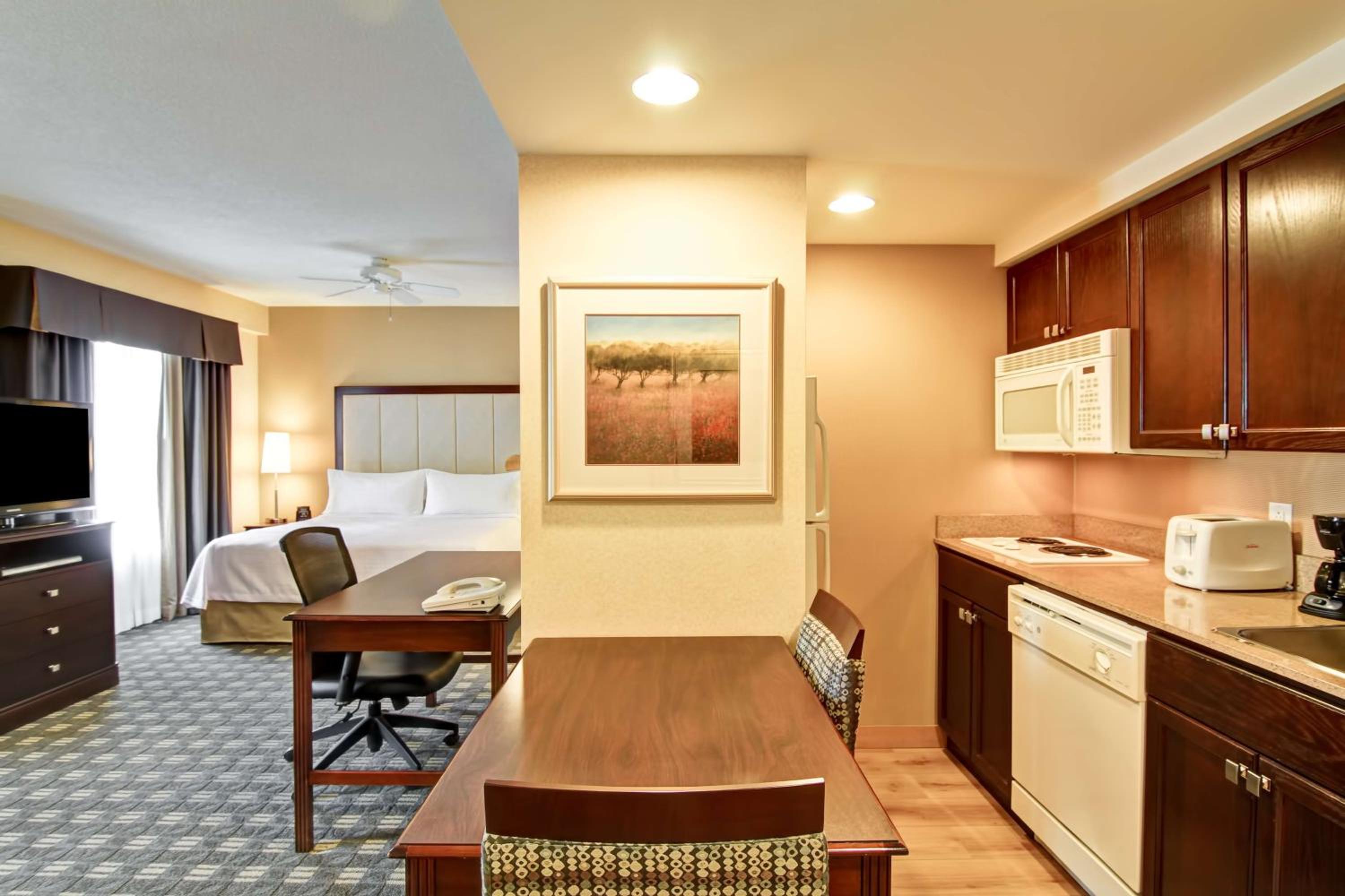 King Studio Suite - Non-Smoking - Photo 5