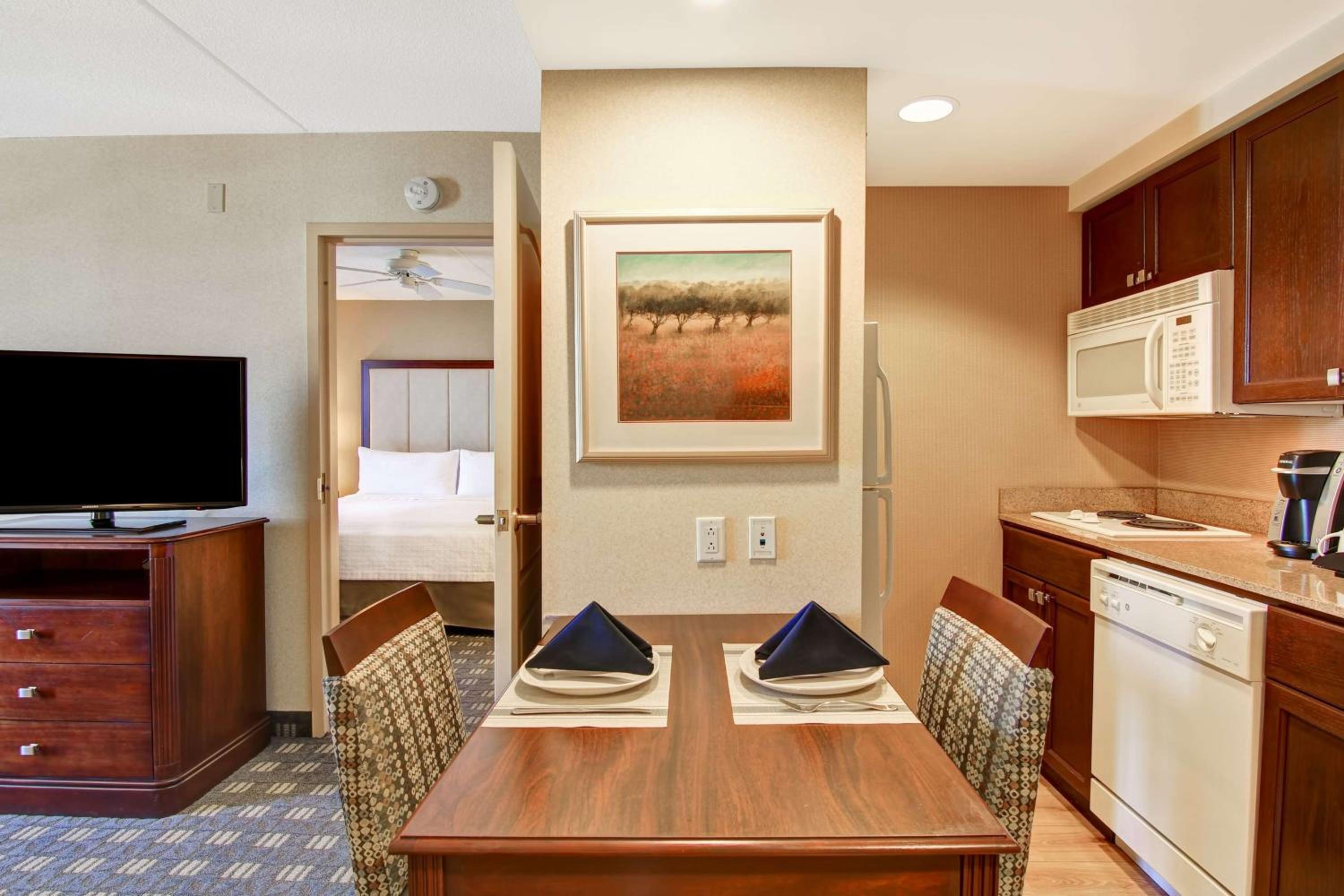 One-Bedroom Premium King Suite - Non-Smoking - Photo 4