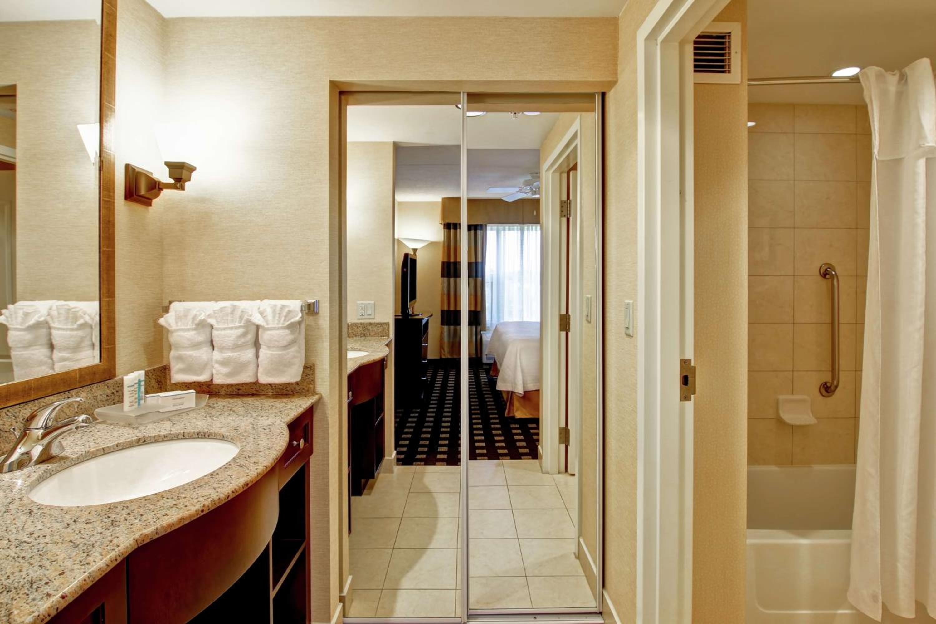 One-Bedroom King Suite - Non-Smoking - Photo 4