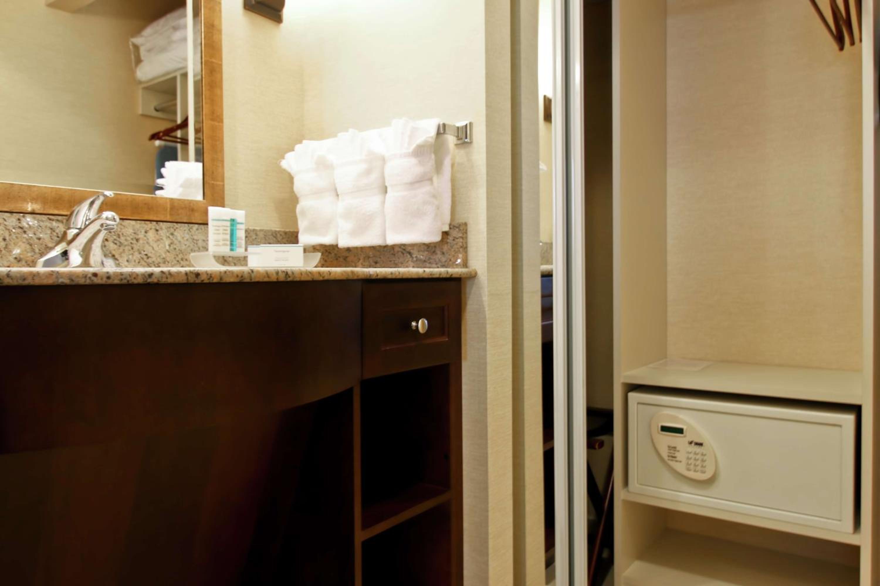 King Studio Suite - Non-Smoking - Photo 5
