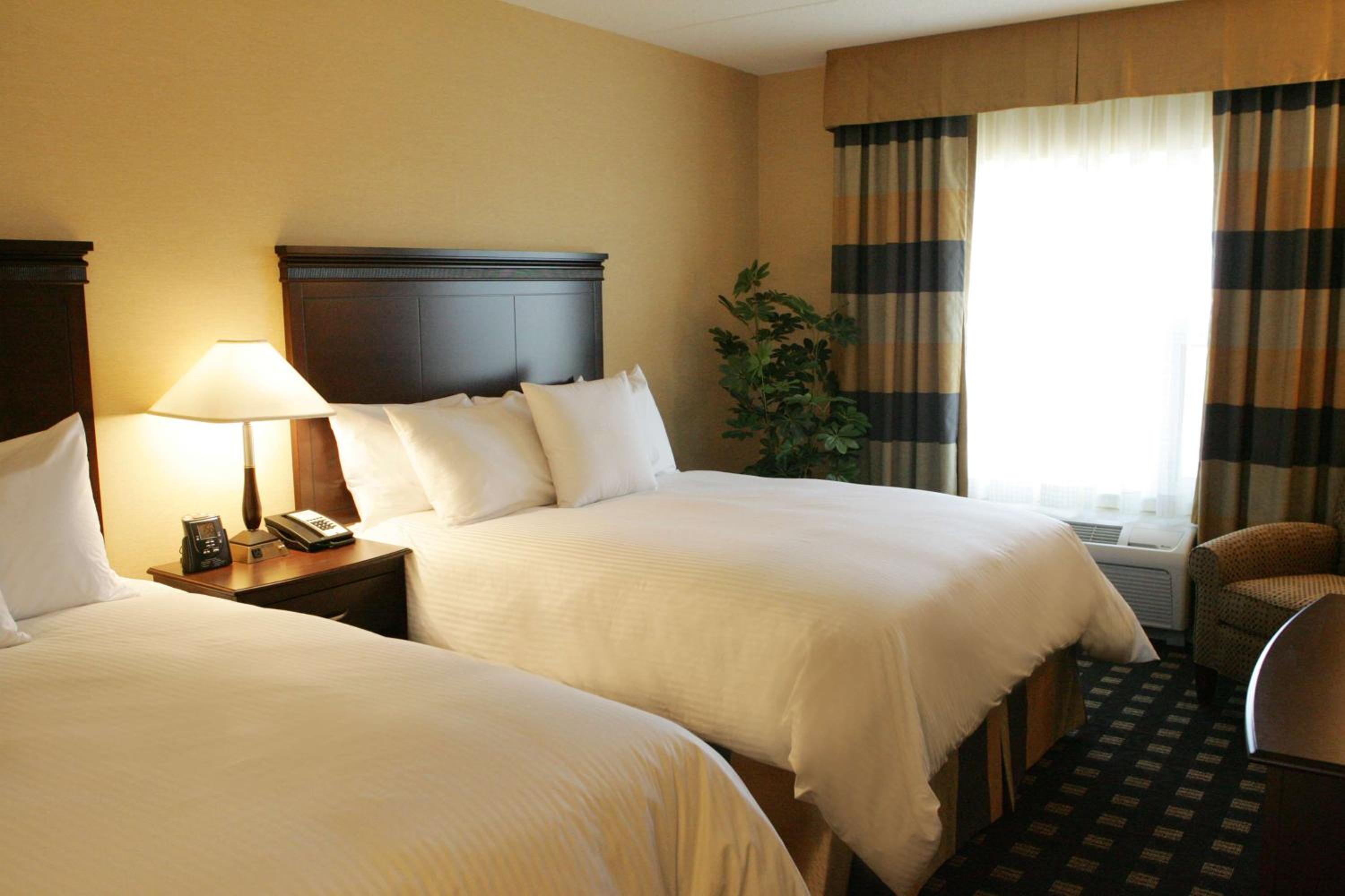Two Bedroom Suite with One King and Two Queen Beds - Non-Smoking - Photo 4