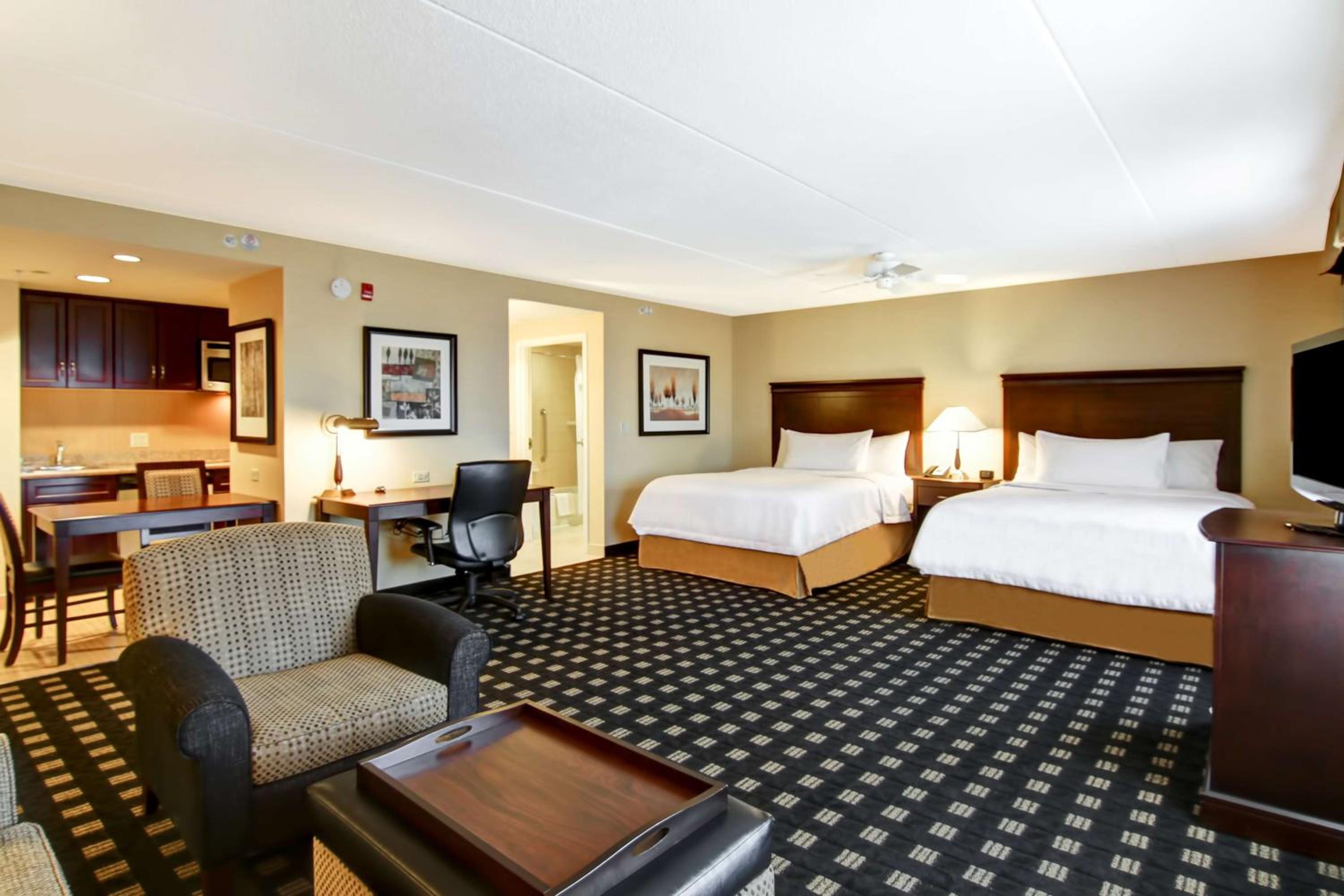 Queen Studio Suite with Two Queen Beds - Non-Smoking - Photo 5