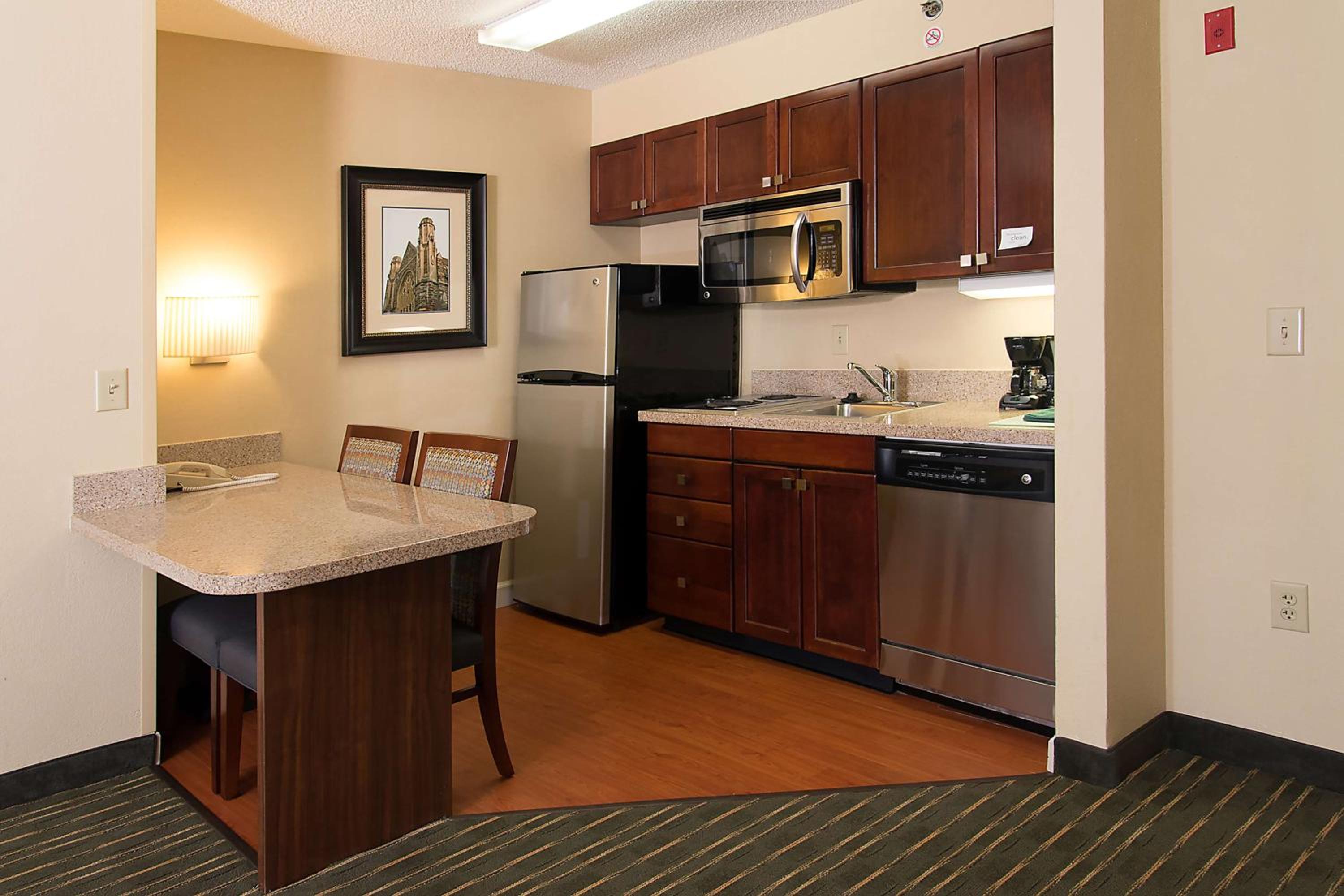One-Bedroom King Suite - Non-Smoking - Photo 2