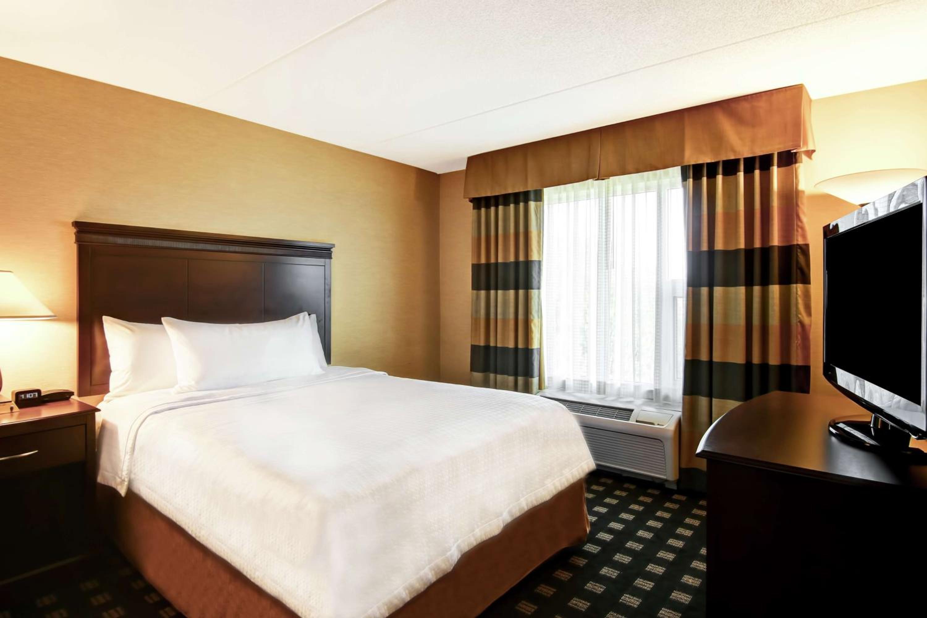One-Bedroom King Suite - Non-Smoking - Photo 1