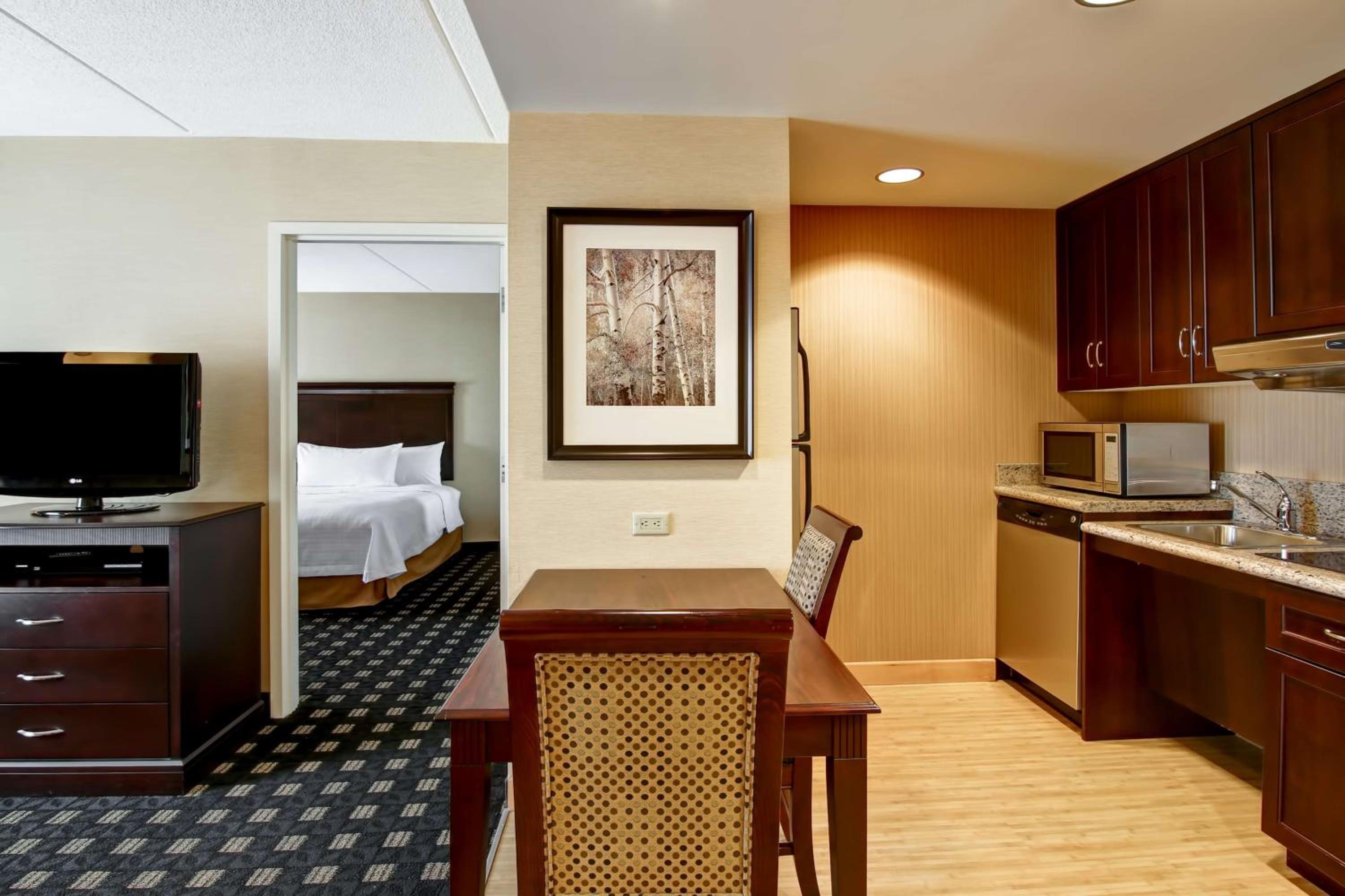 King Suite - Disability Access - Photo 4
