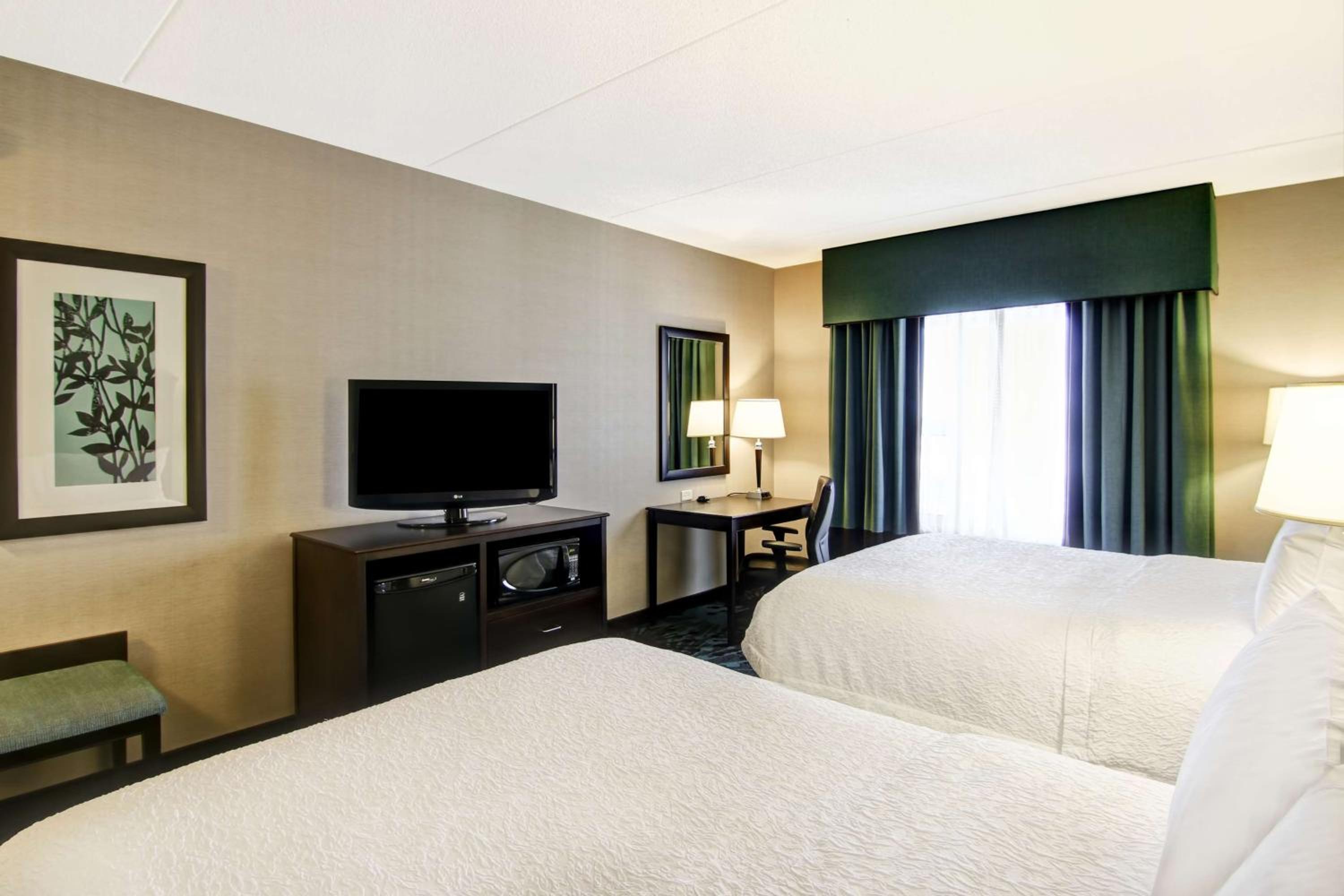 Room with Two Queen Beds - Non-Smoking - Photo 7