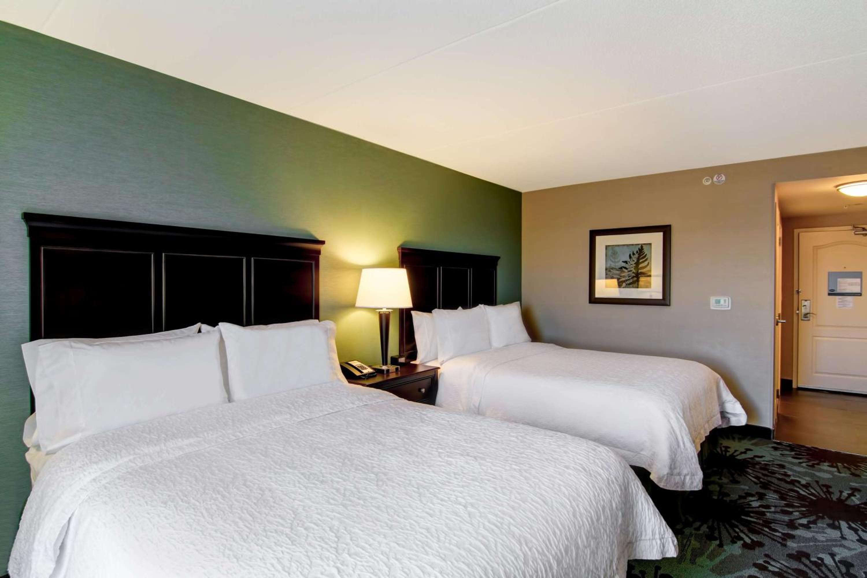 Room with Two Queen Beds - Non-Smoking - Photo 9