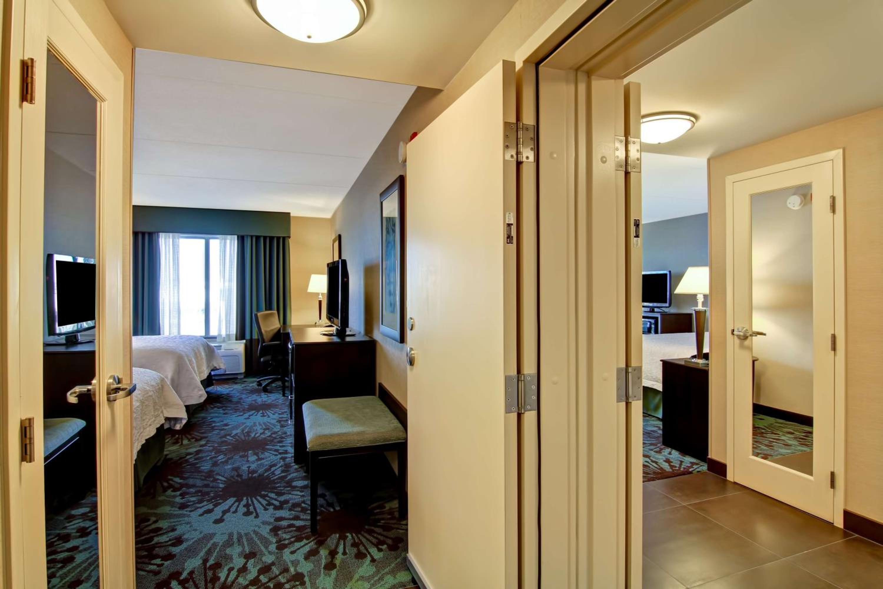 Room with Two Queen Beds - Non-Smoking - Photo 3