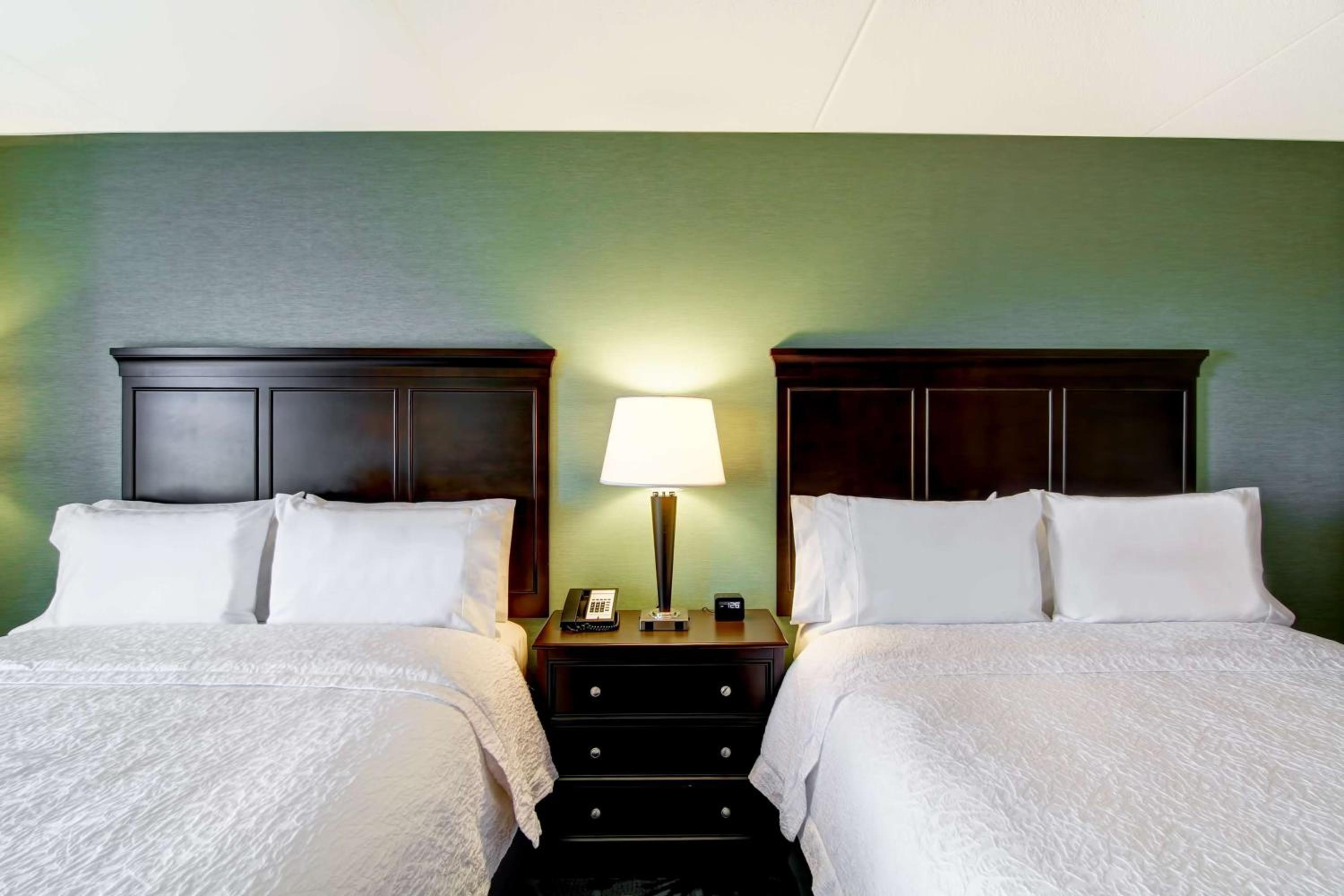 Room with Two Queen Beds - Non-Smoking - Photo 2