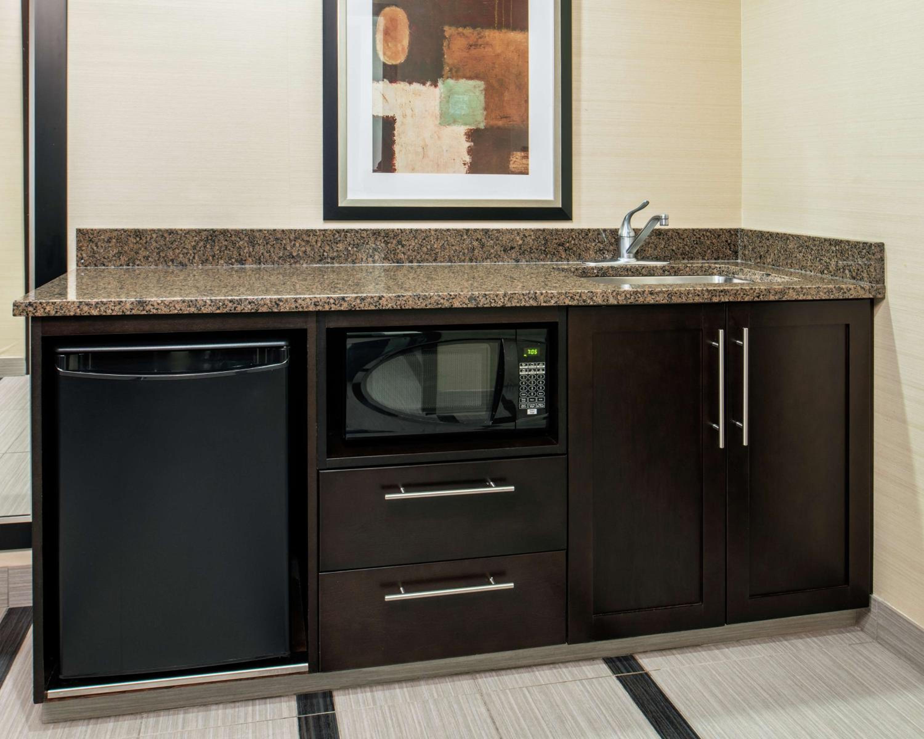 King Studio Suite with Whirlpool - Non-Smoking
