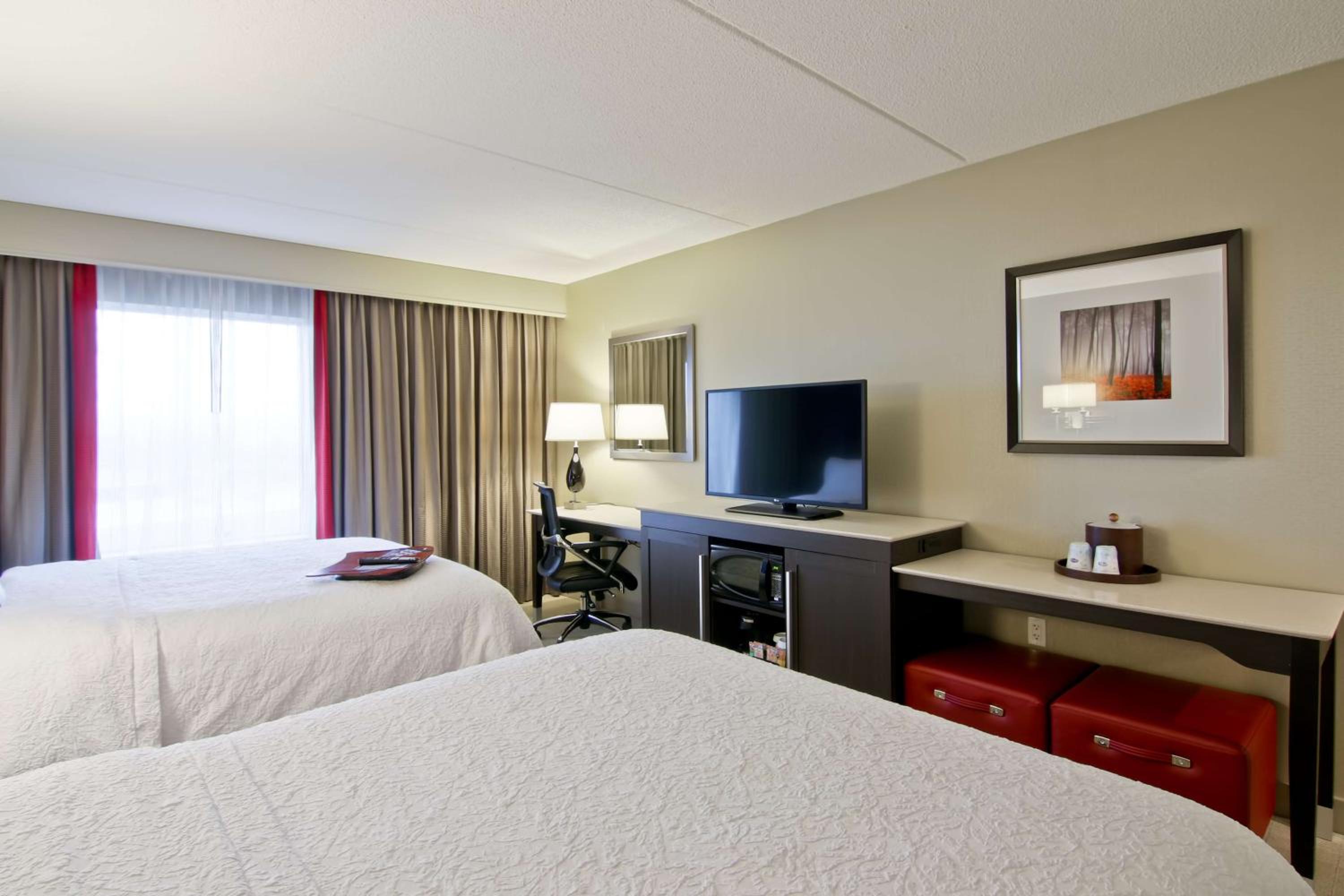 Queen Room with Two Queen Beds (4 Adults) photo 1
