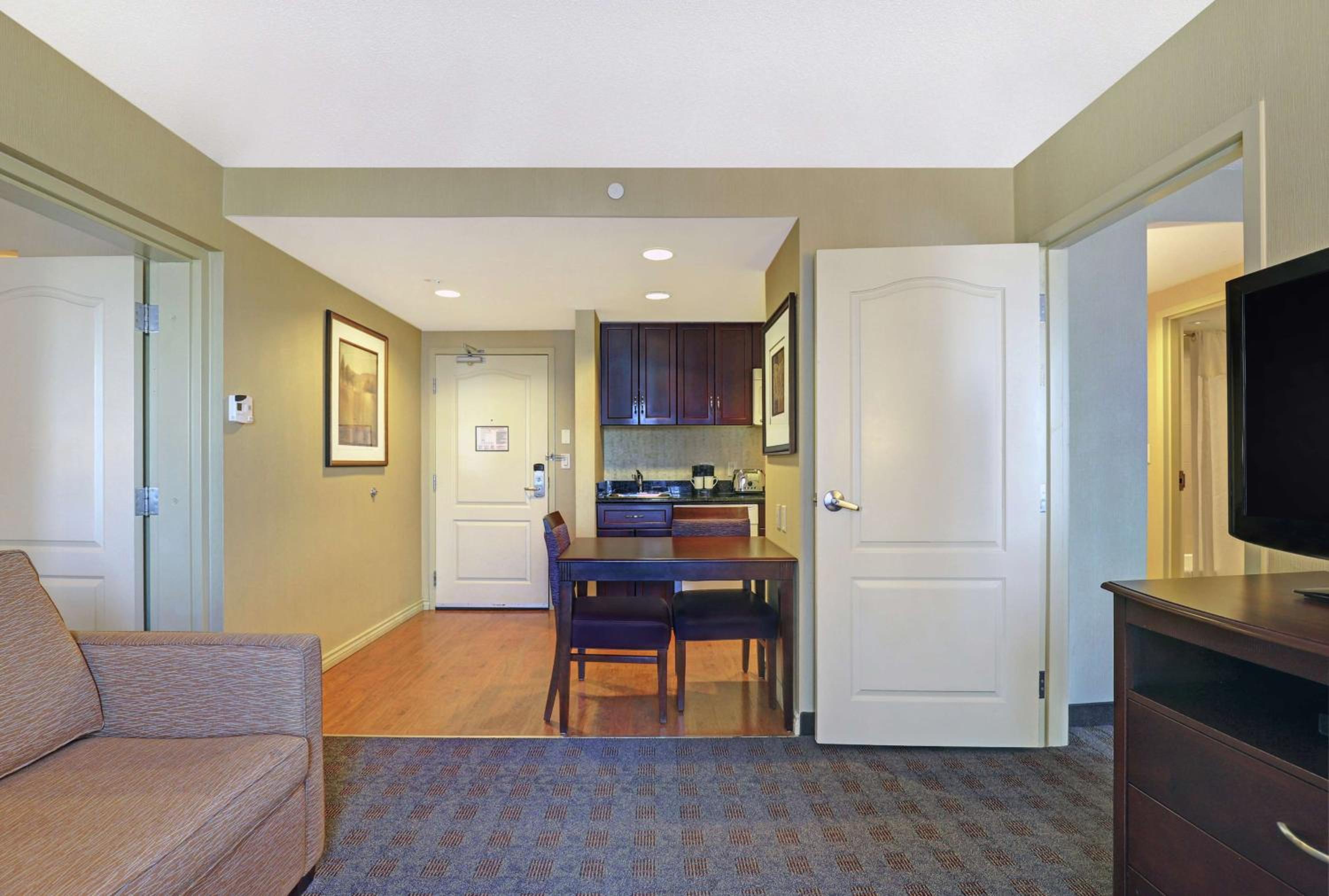 Two-Bedroom Suite - Non-Smoking - Photo 2