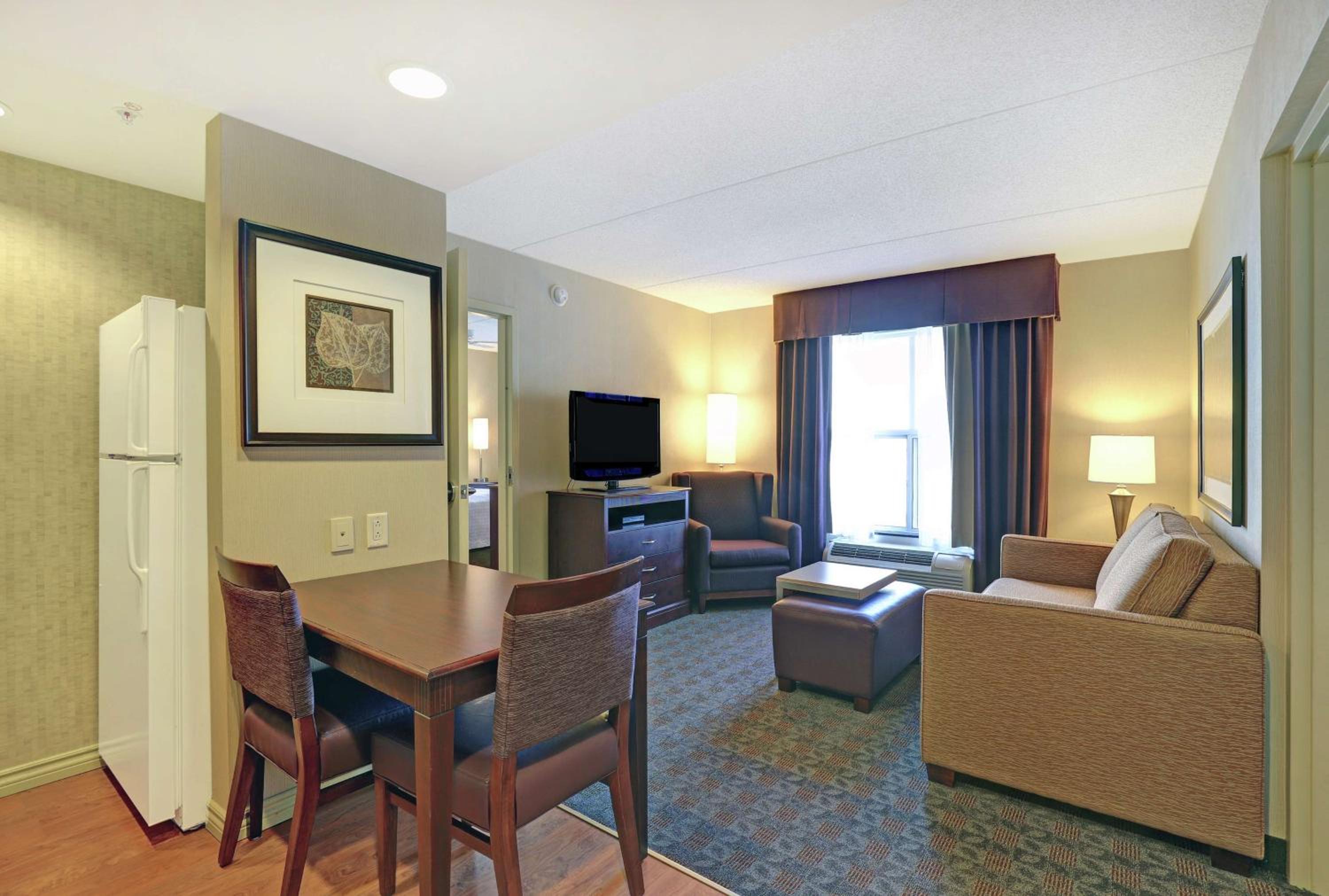 One-Bedroom King Suite - Non-Smoking - Photo 2