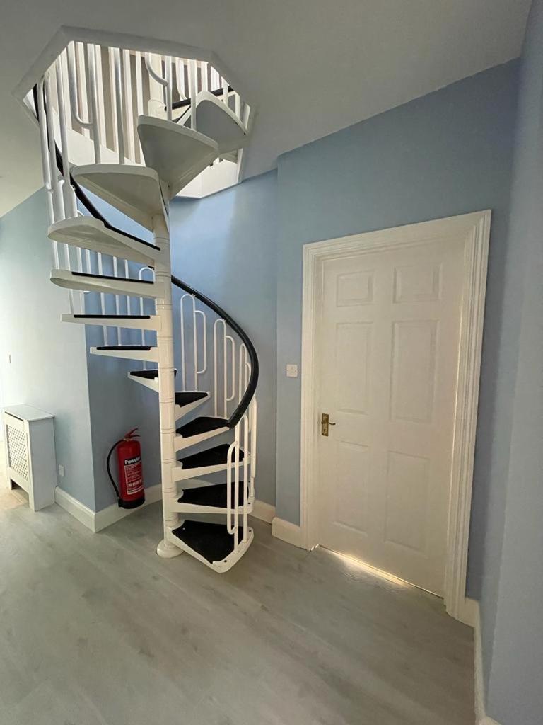 Four-Bedroom House photo 3
