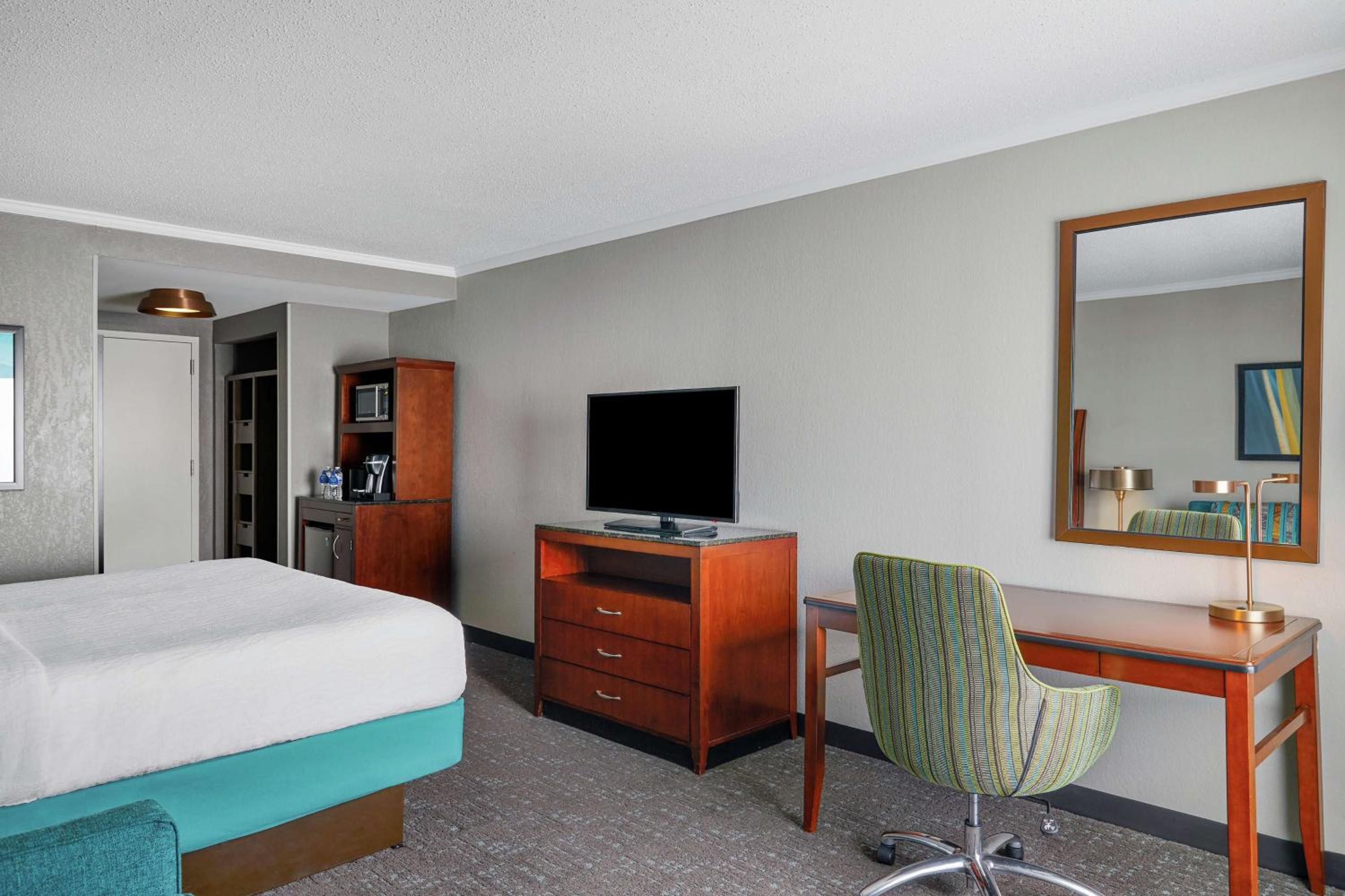King Room with Sofa Bed - Non-Smoking - Photo 1