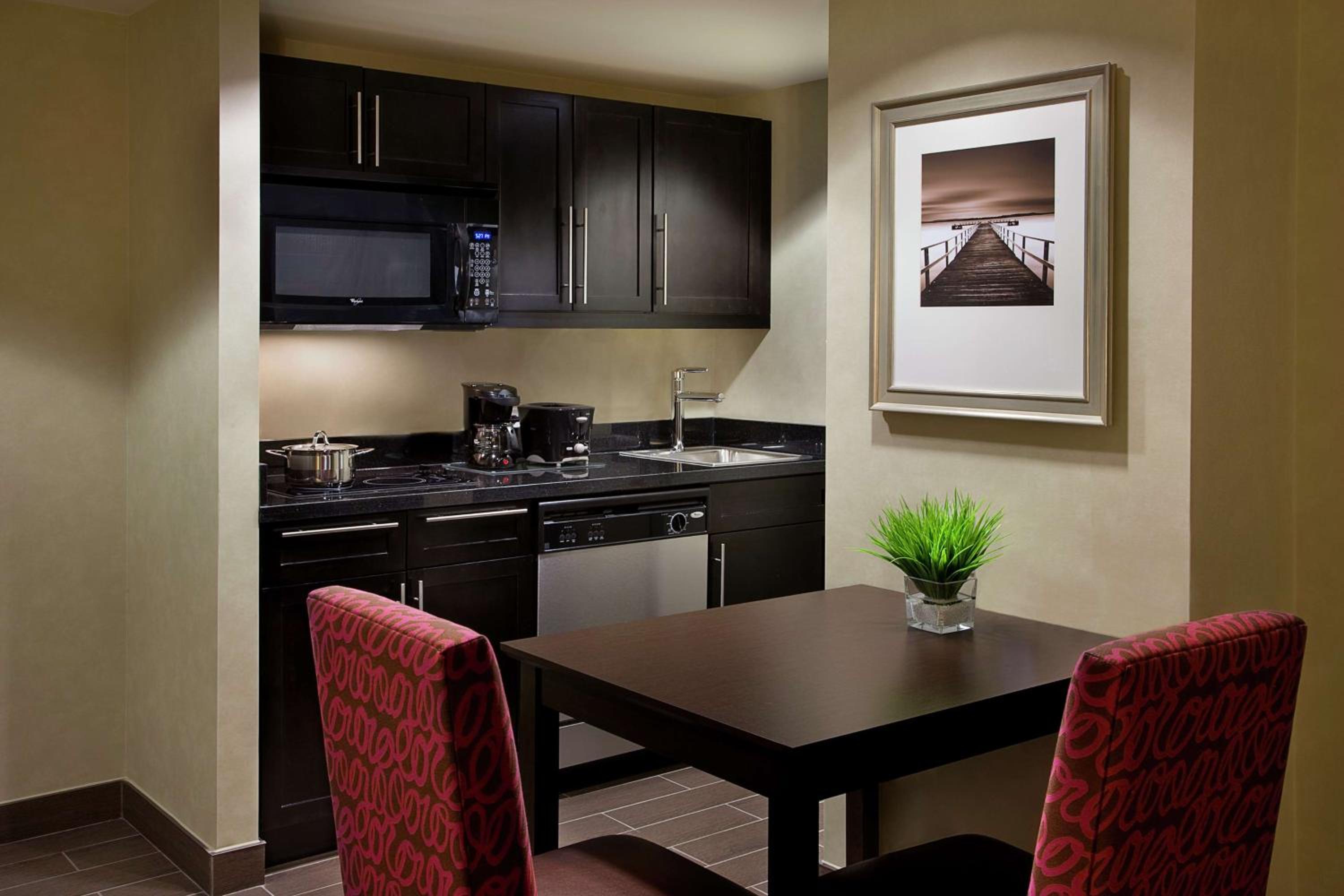 One-Bedroom King Suite - Non-Smoking photo 2