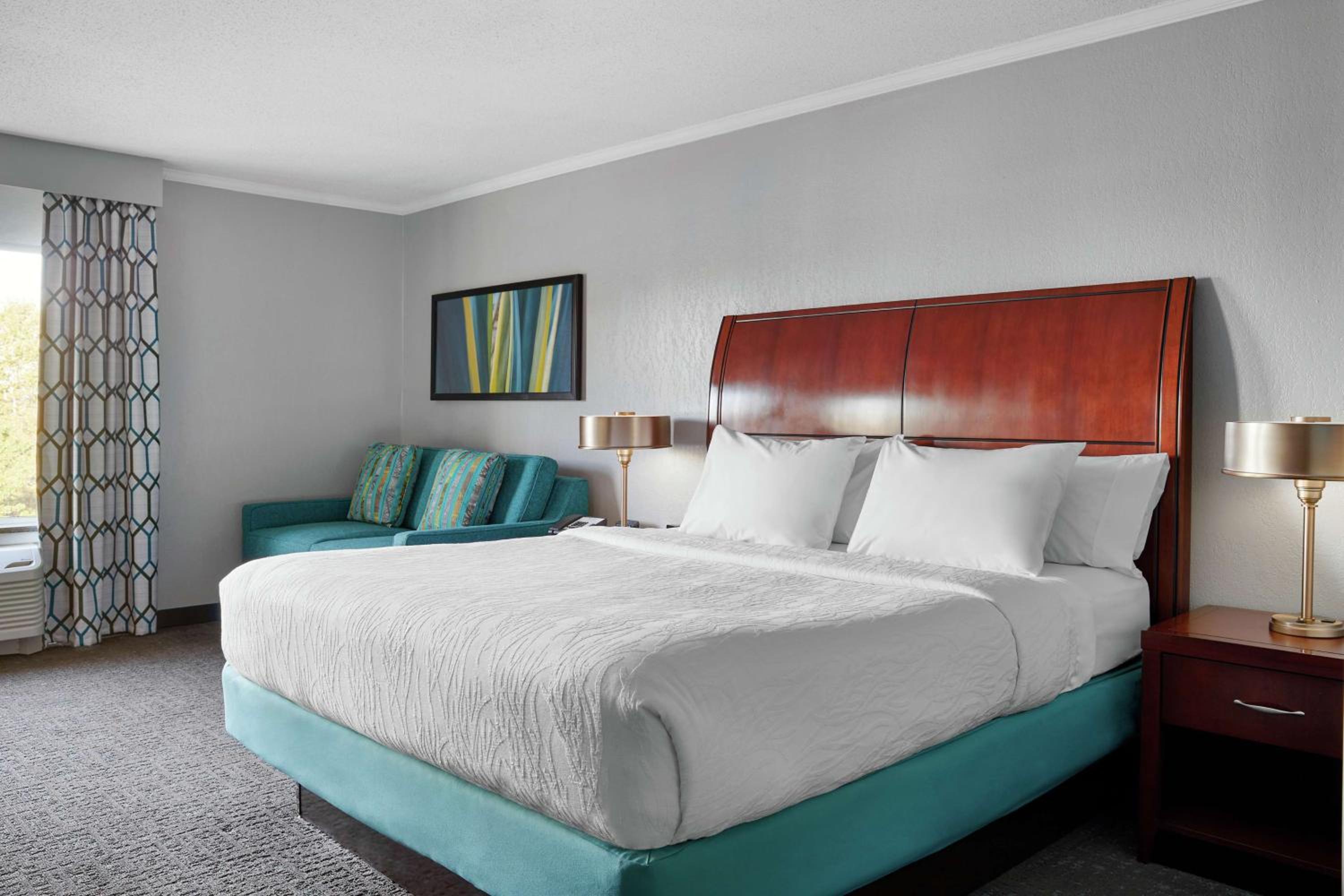 King Room with Sofa Bed - Non-Smoking - Photo 3