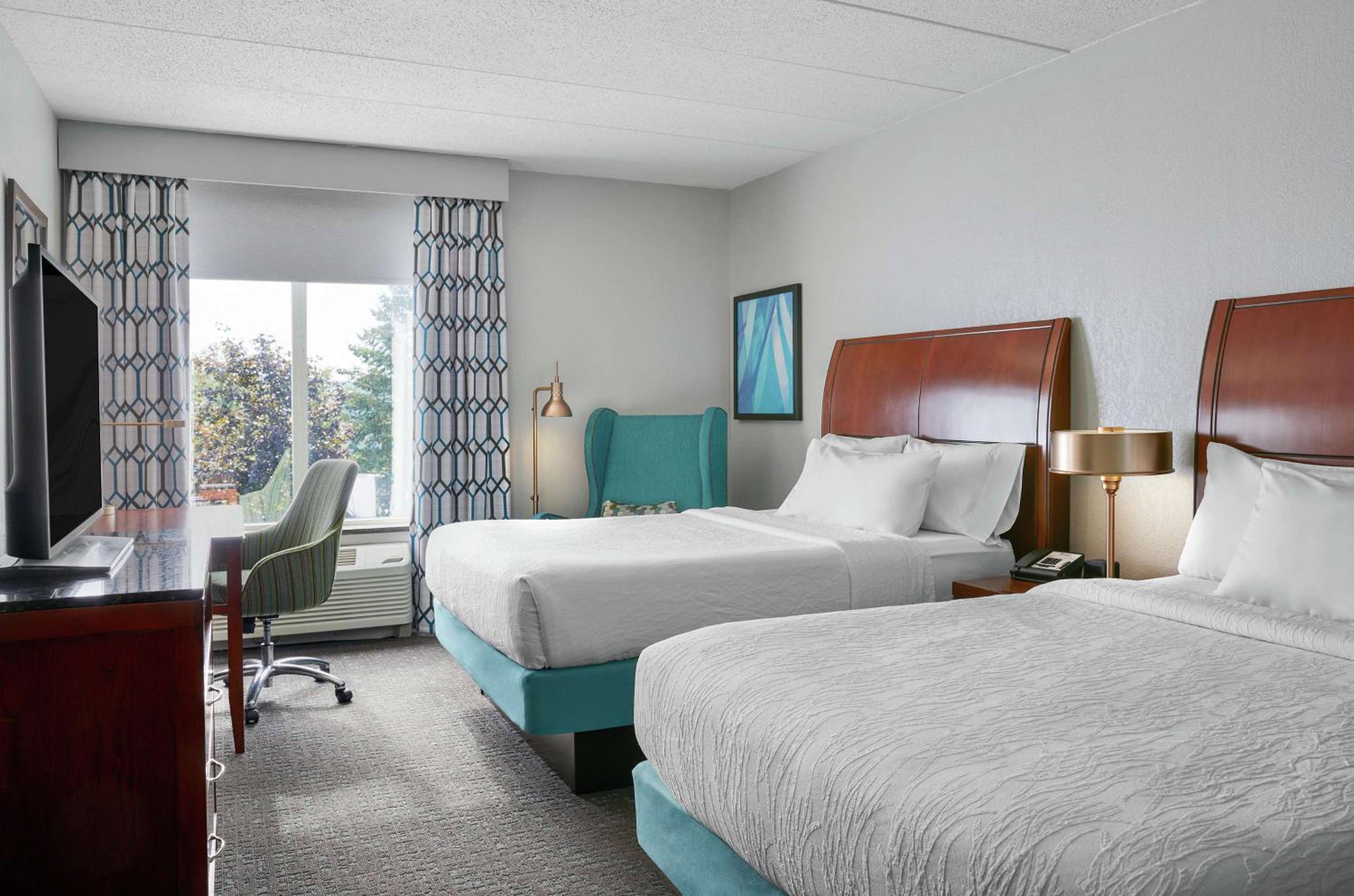 Queen Room with Two Queen Beds - Photo 2