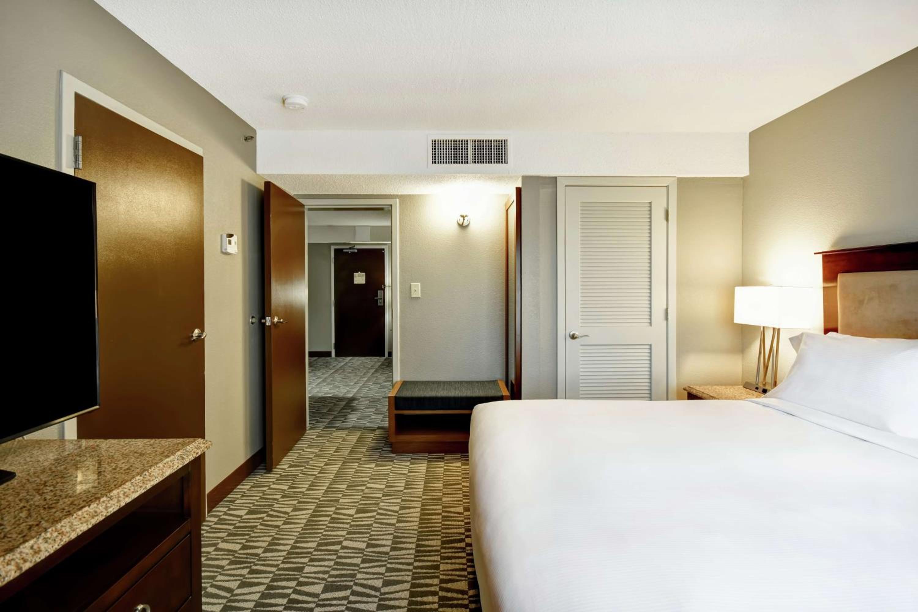 King Suite with Whirlpool - Non-Smoking