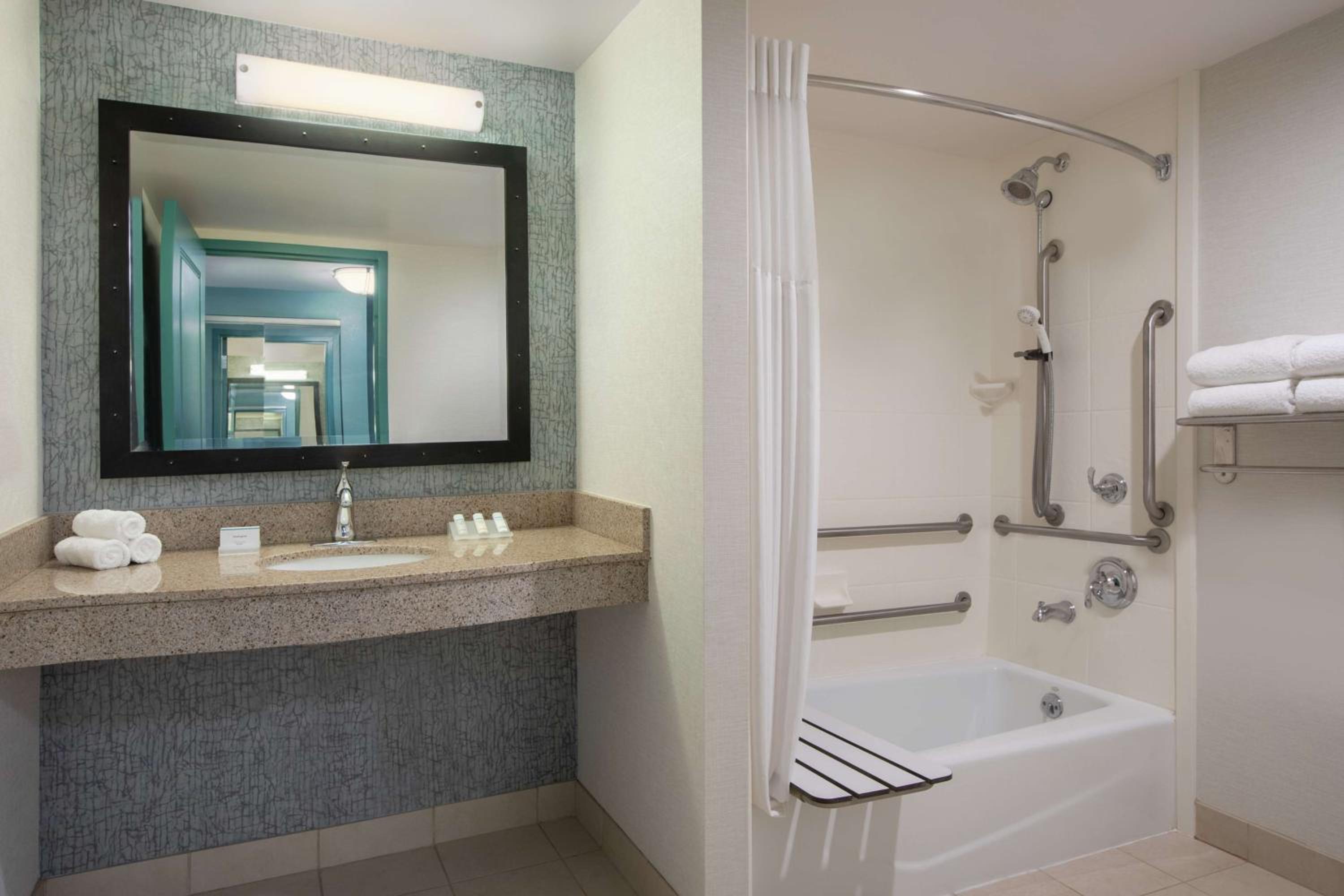 Queen Room with Two Queen Beds - Mobility and Hearing Access - Photo 4