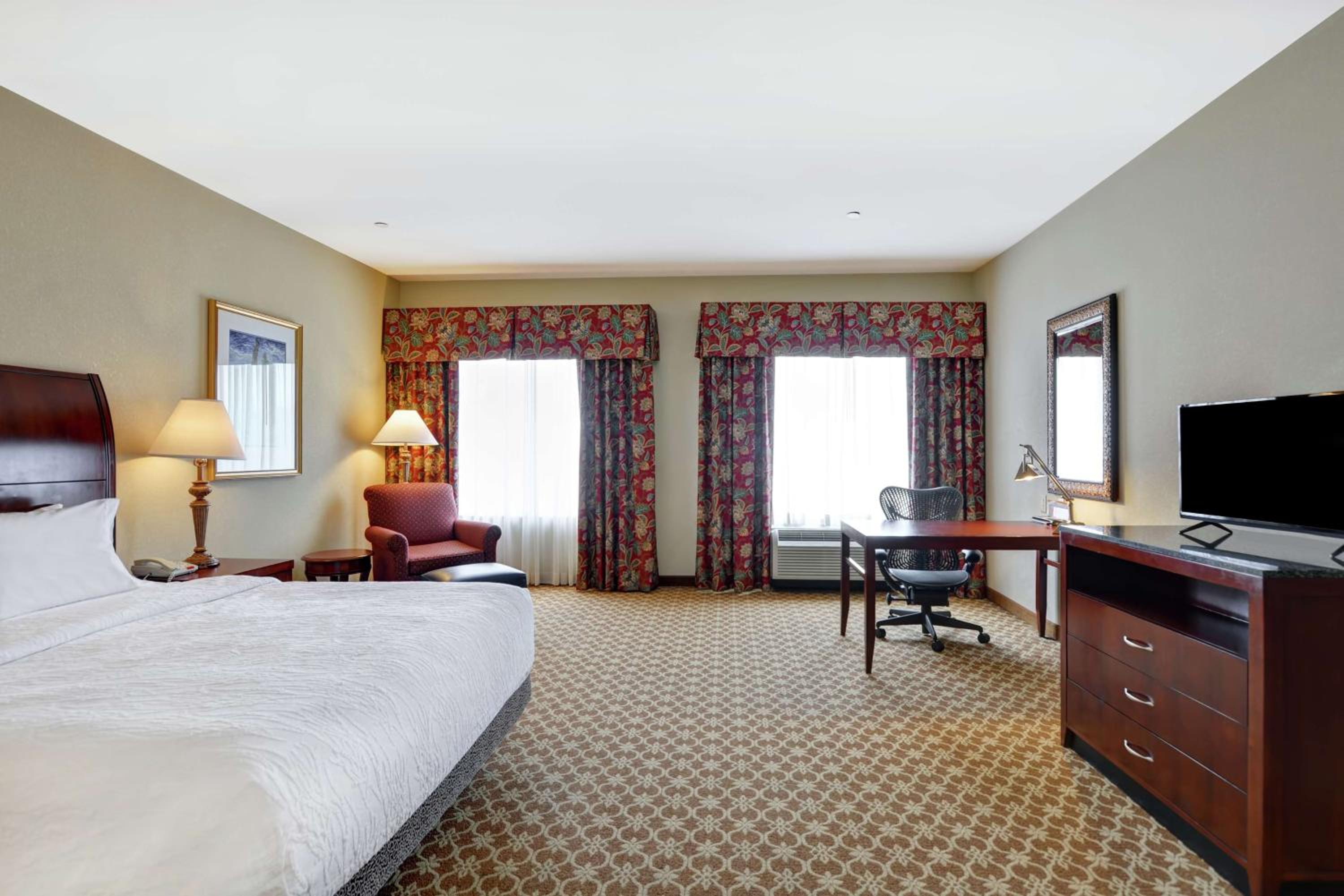 Deluxe King Room photo 1