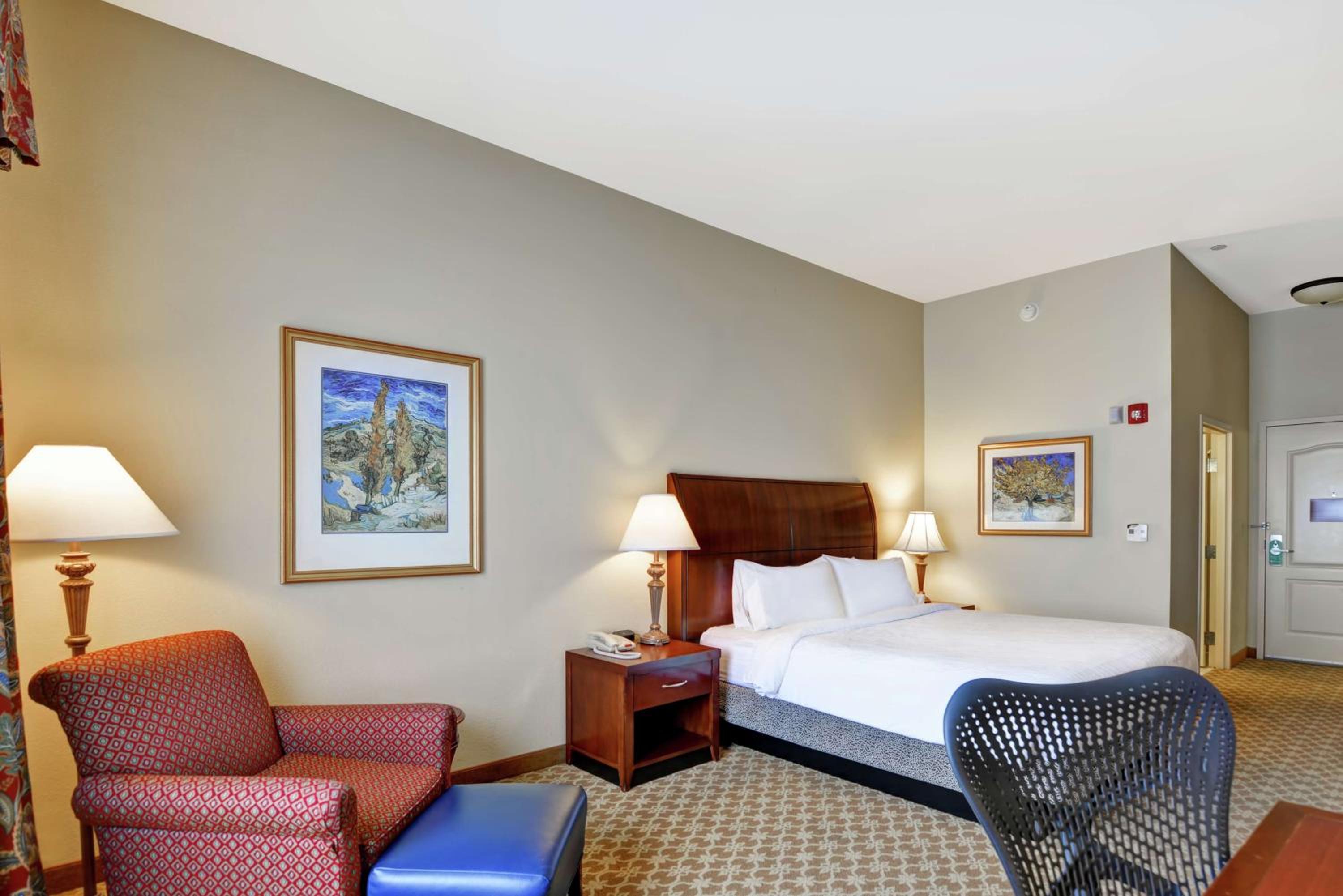 Deluxe King Room photo 2