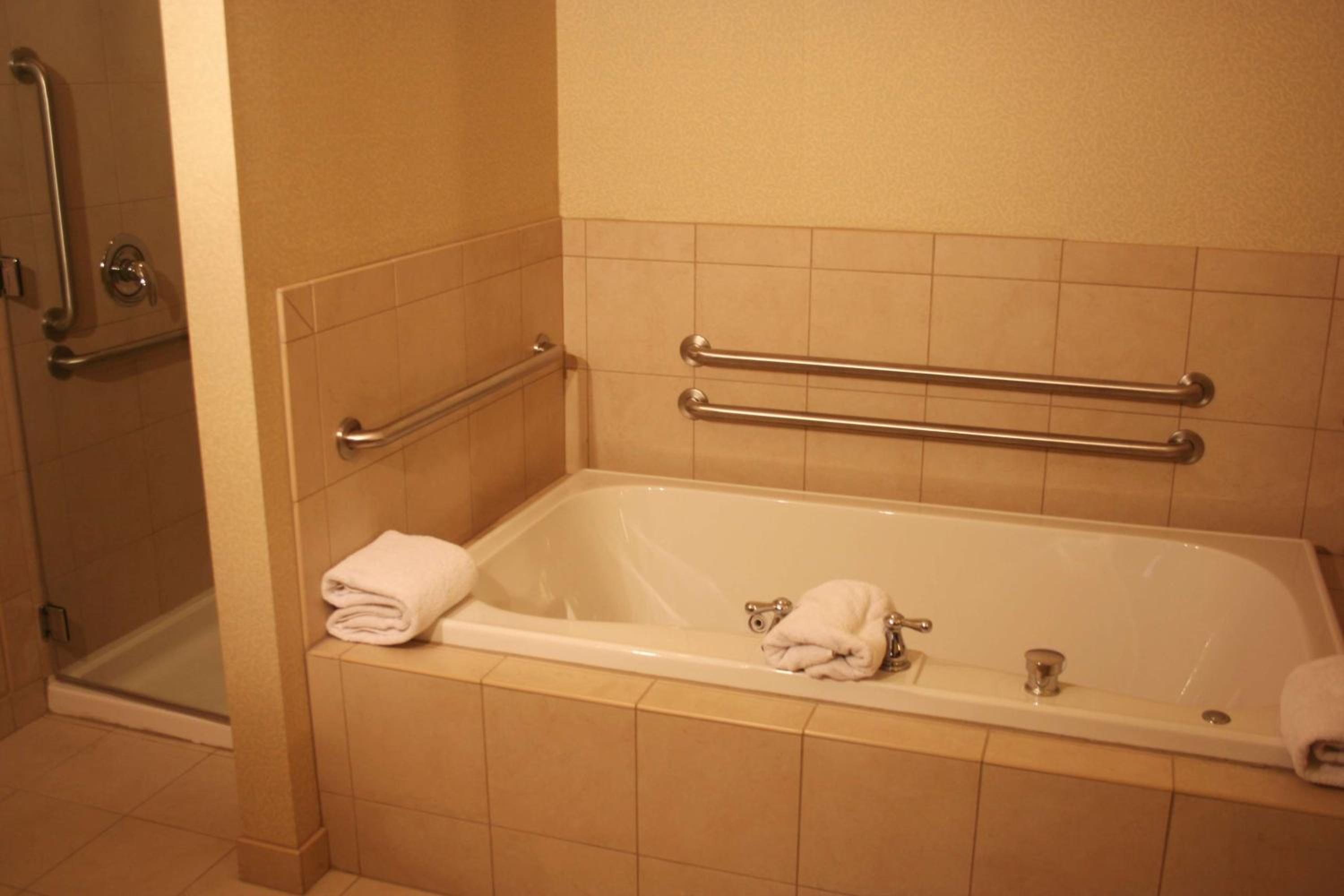 King Suite - Mobility Access with Tub photo 3