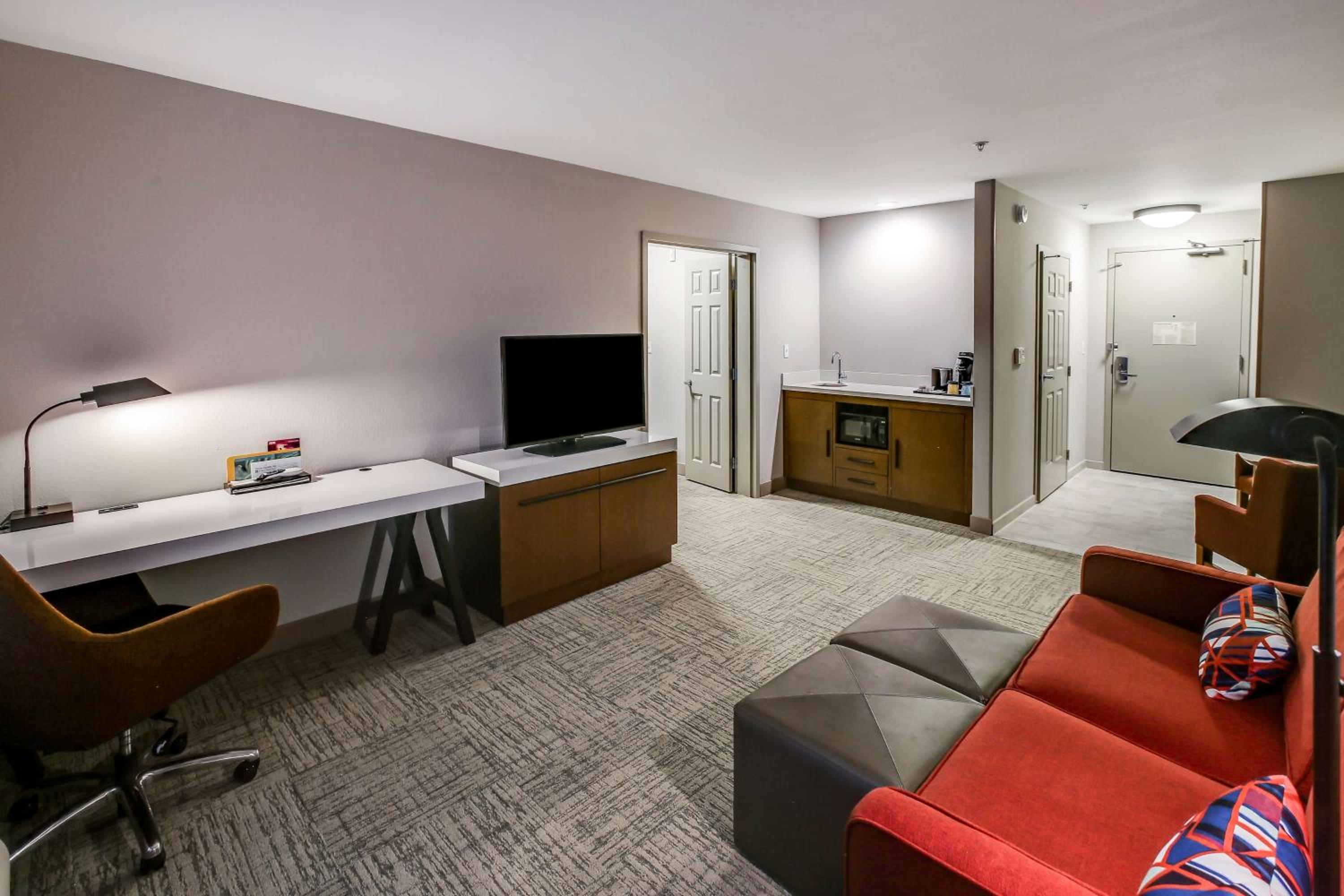 One-Bedroom King Suite - Photo 4