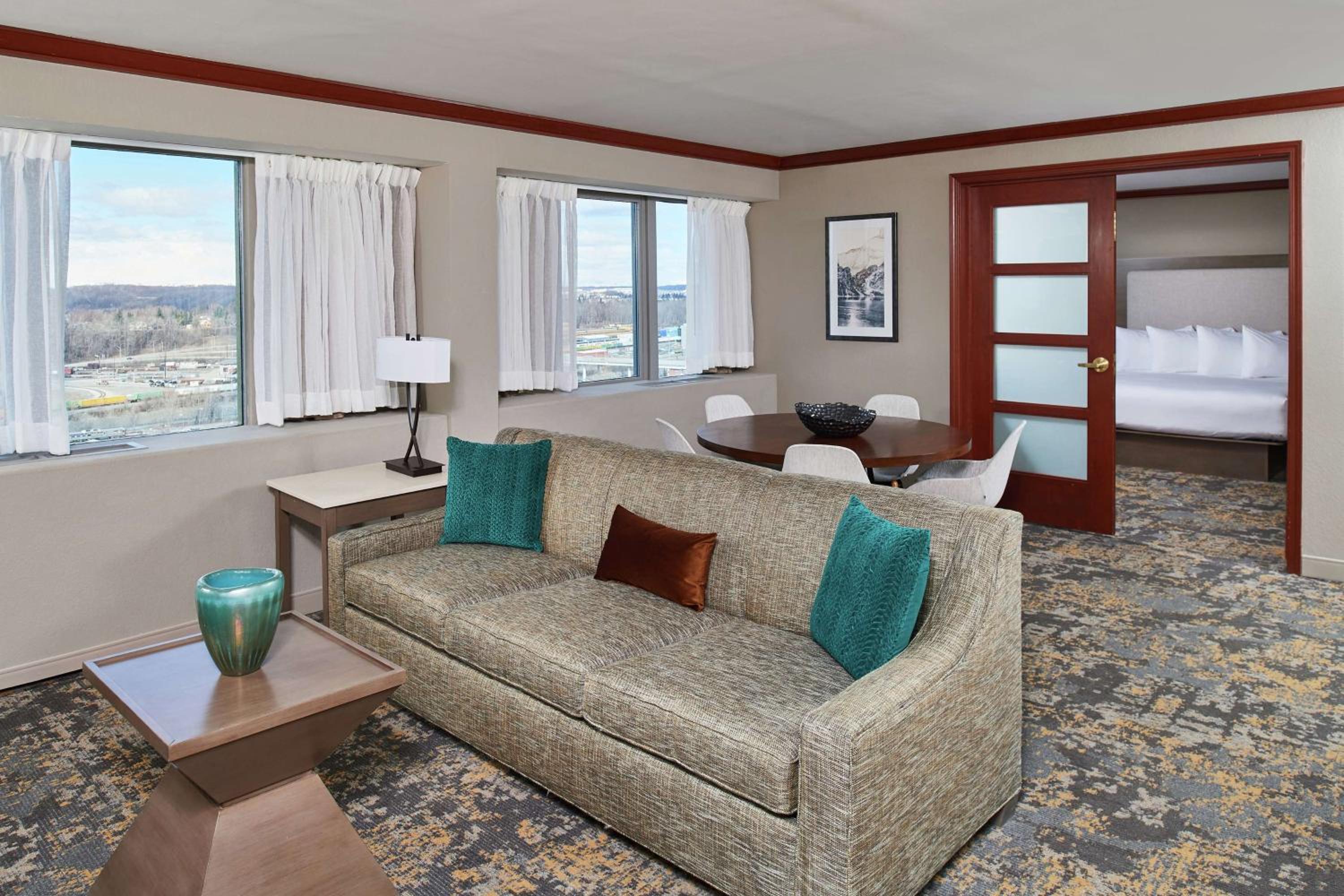 One-Bedroom King Suite photo 1