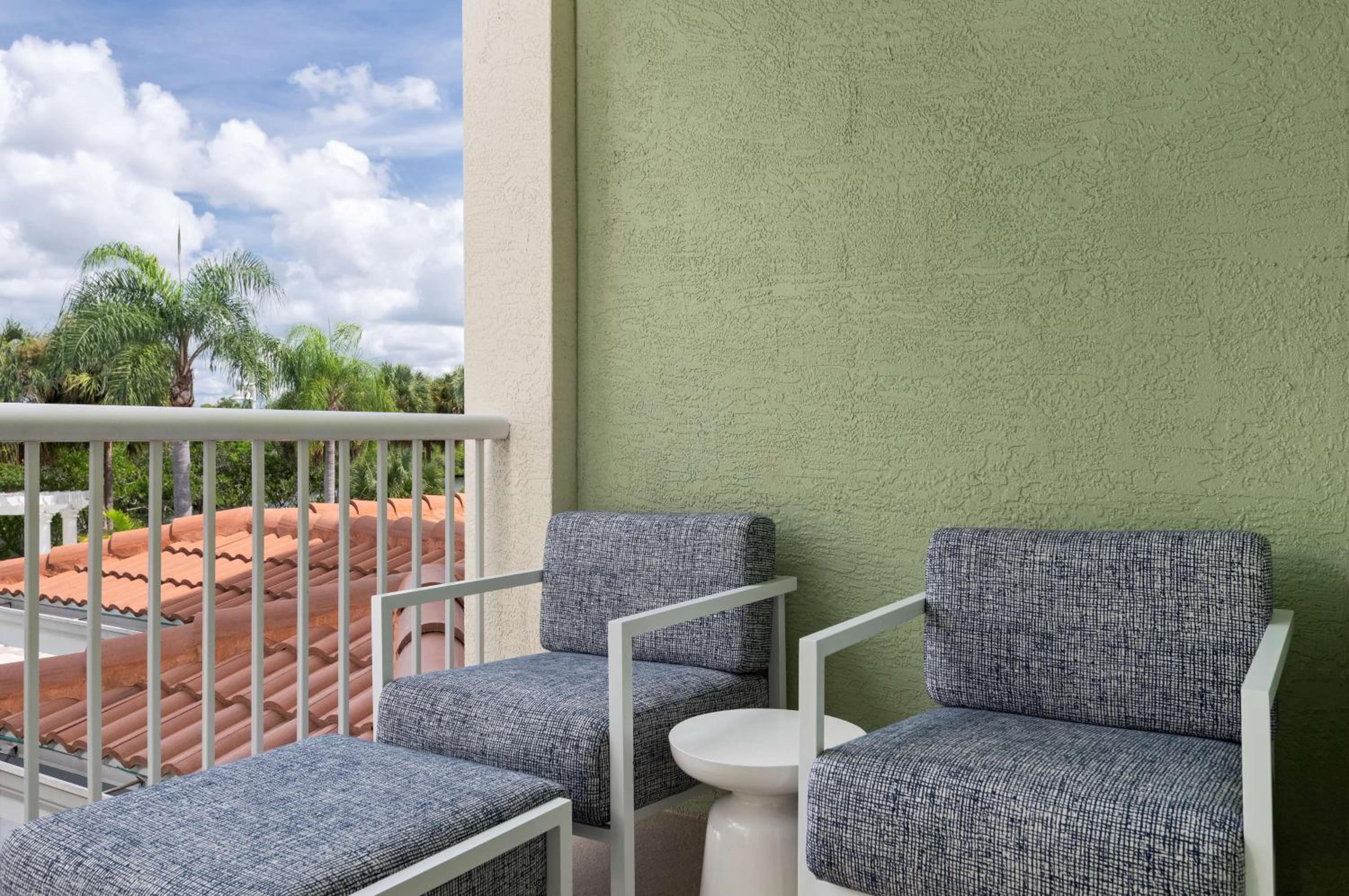 King Suite with Patio and Courtyard View - Photo 2