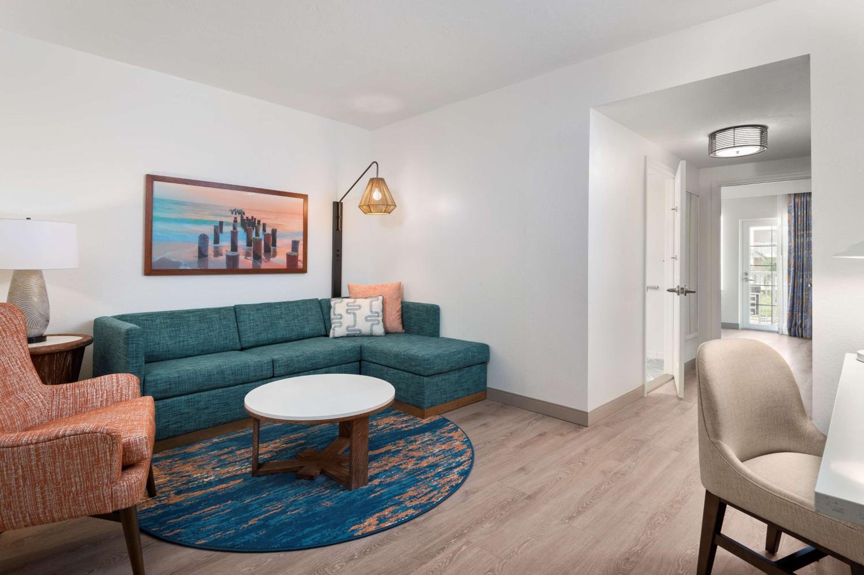 King Room with Balcony - Mobility Accessible - Photo 4