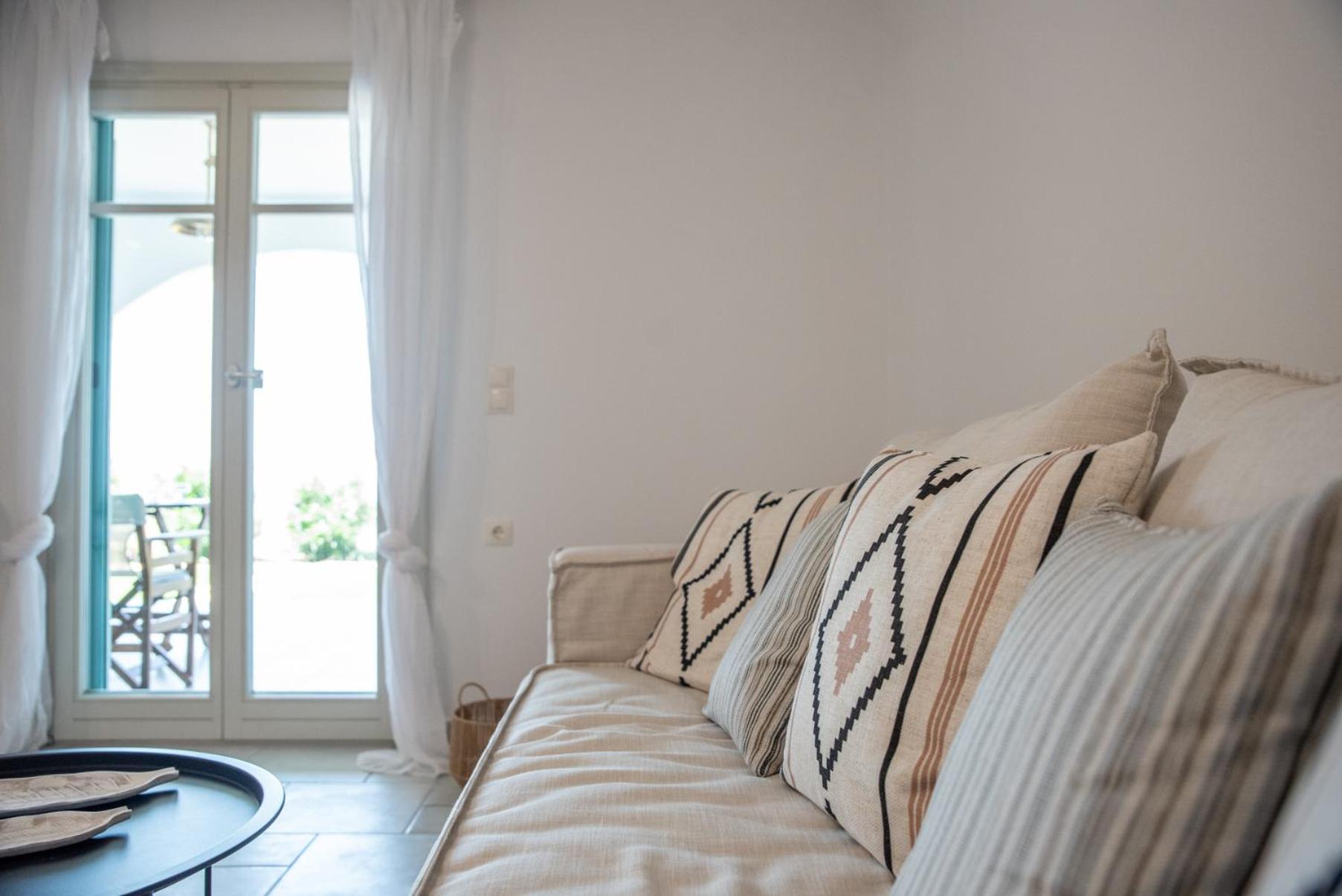 One-Bedroom Apartment photo 2