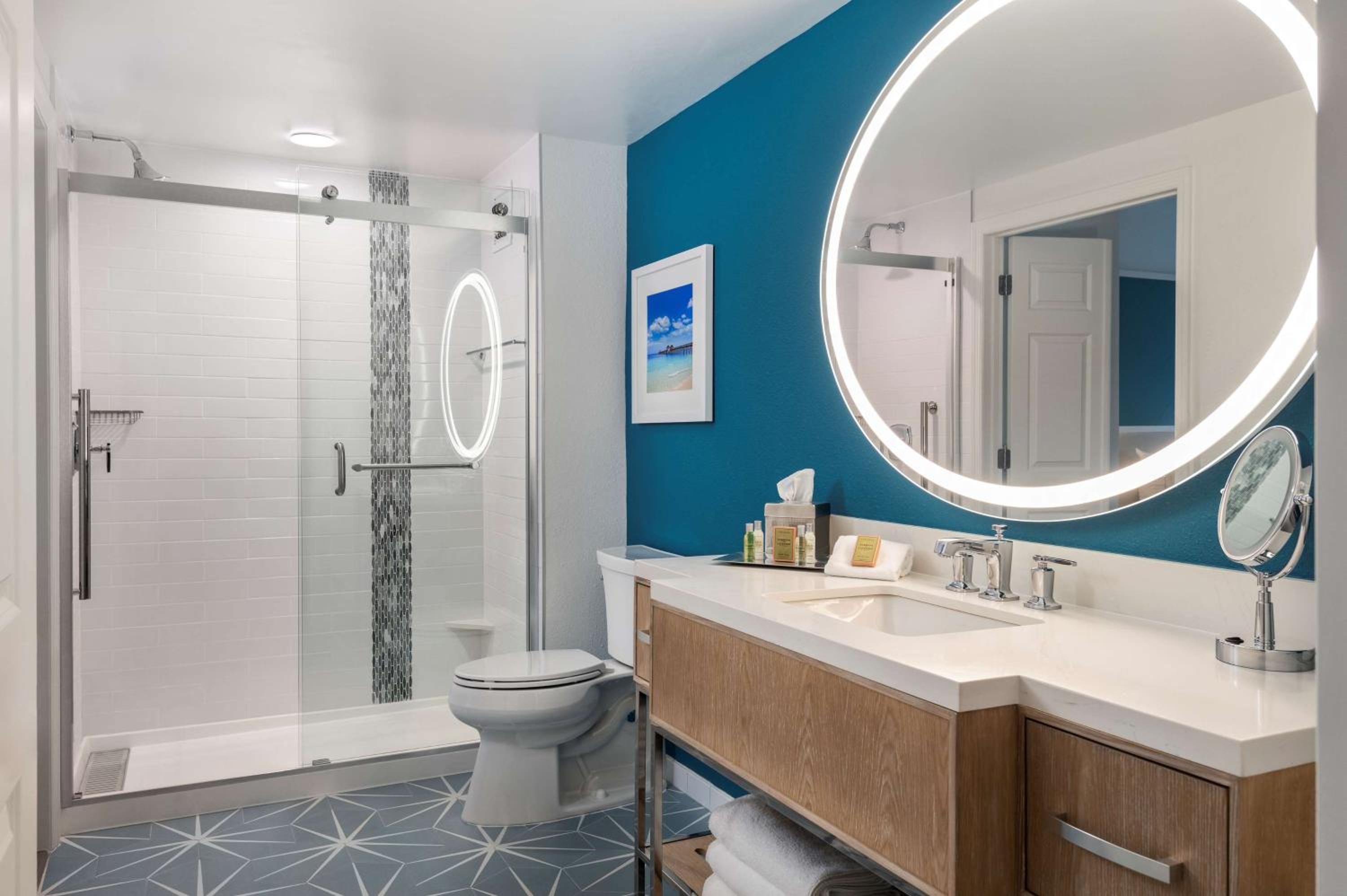 King Suite with Balcony and Pool View - Photo 5