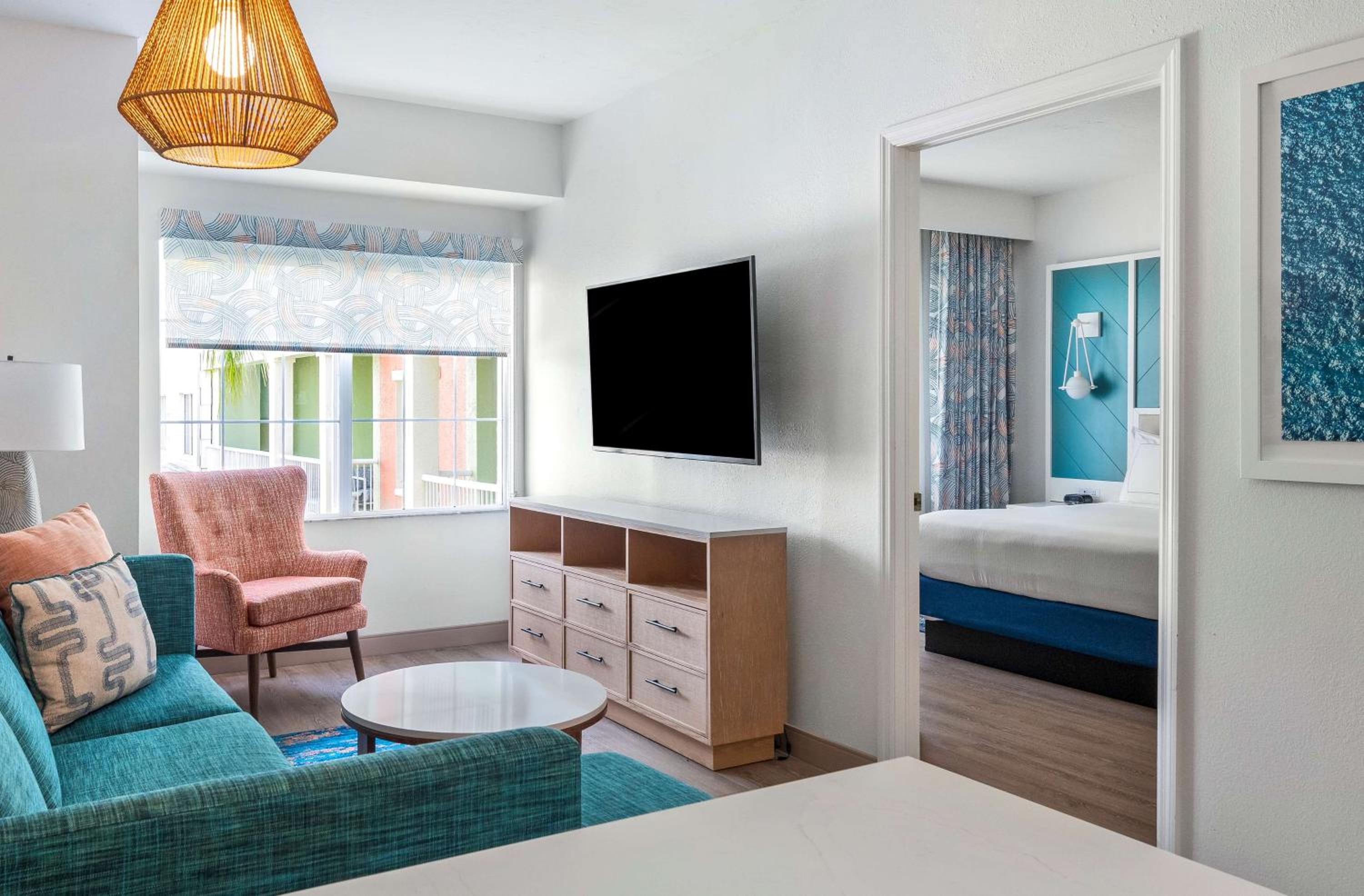 King Suite with Partial View - Photo 5