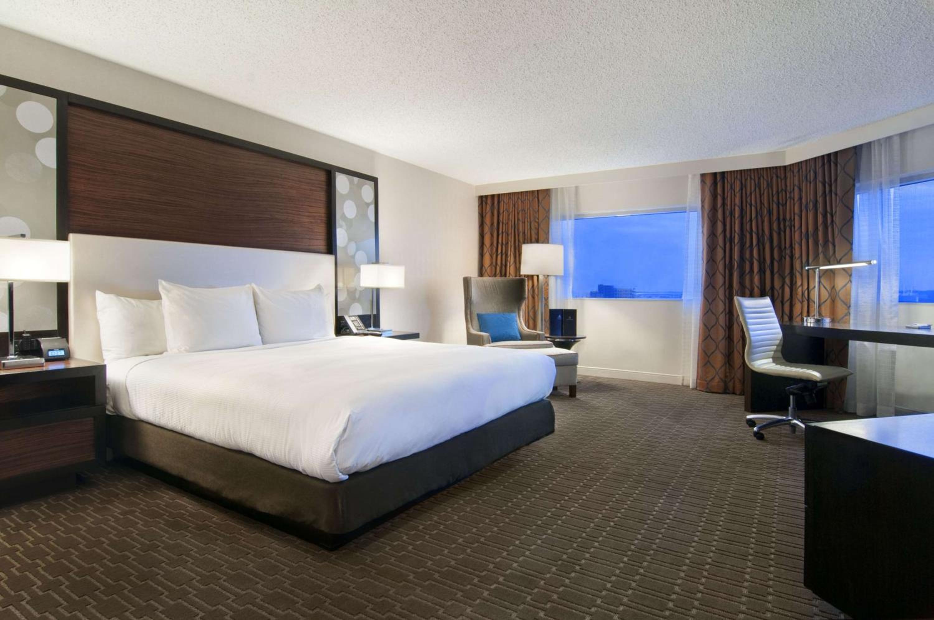 King Corner Room - Photo 1