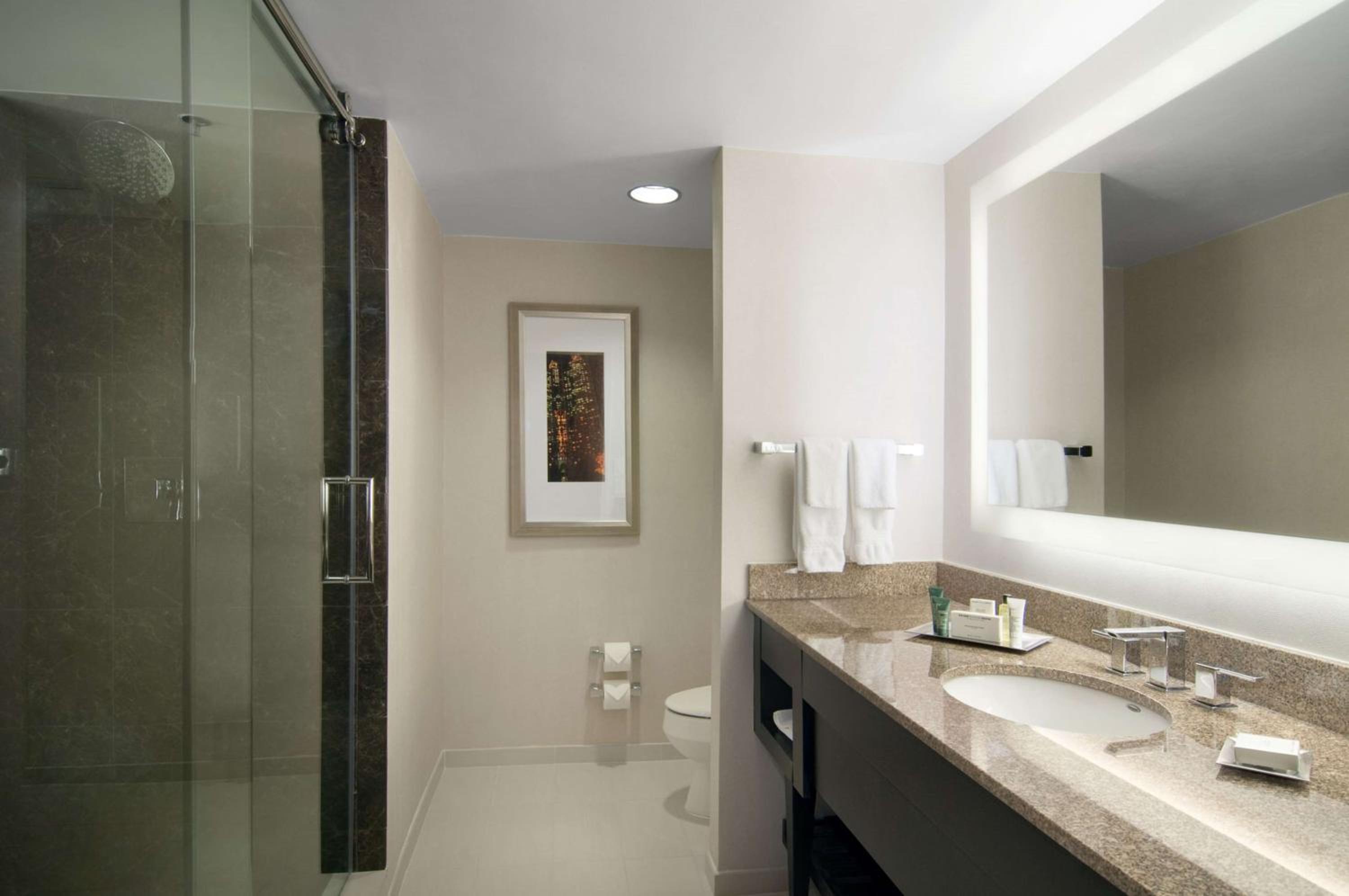 Junior King Suite - Hearing Access photo 2