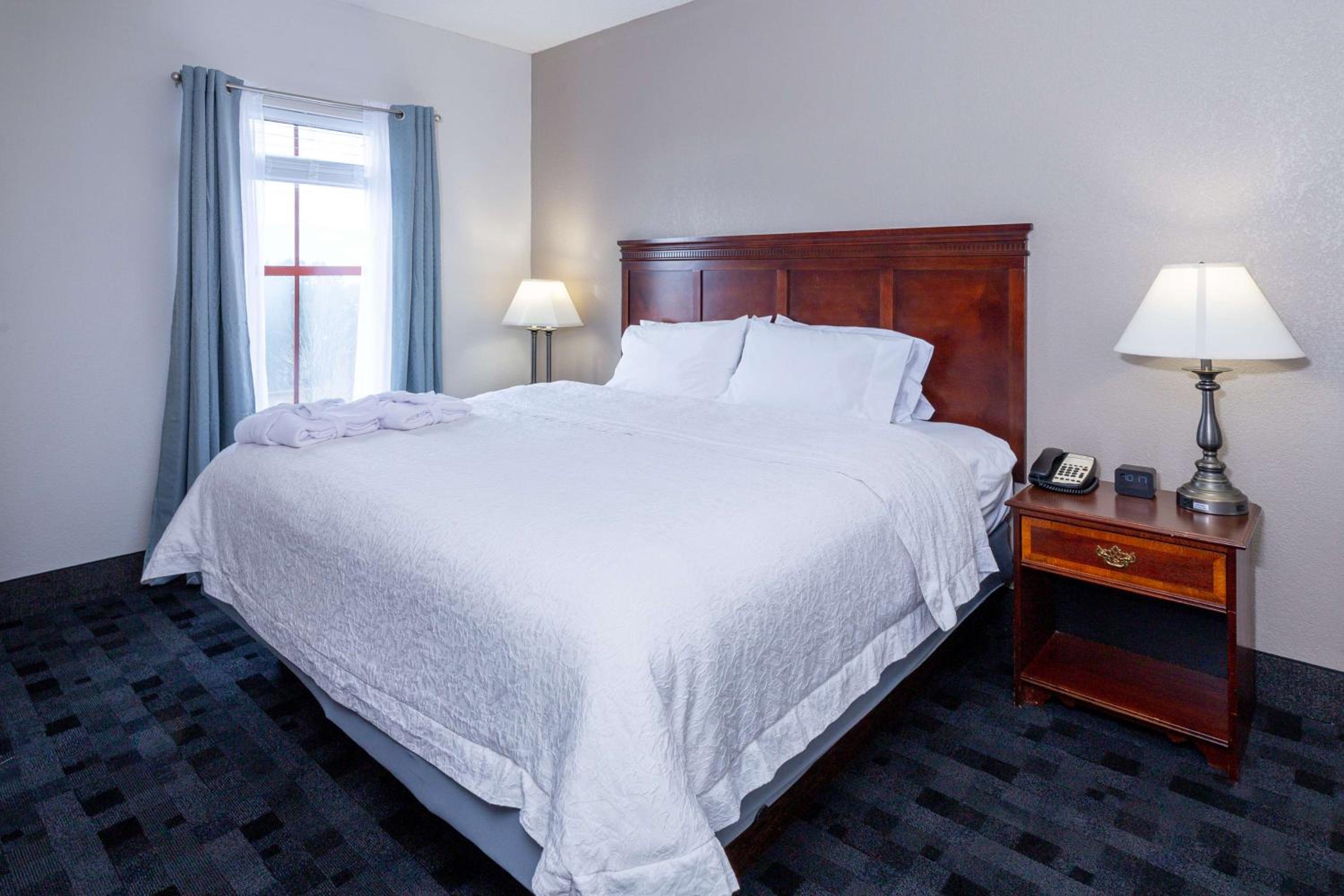 One-Bedroom King Suite With Spa Bath - Non Smoking - Photo 1
