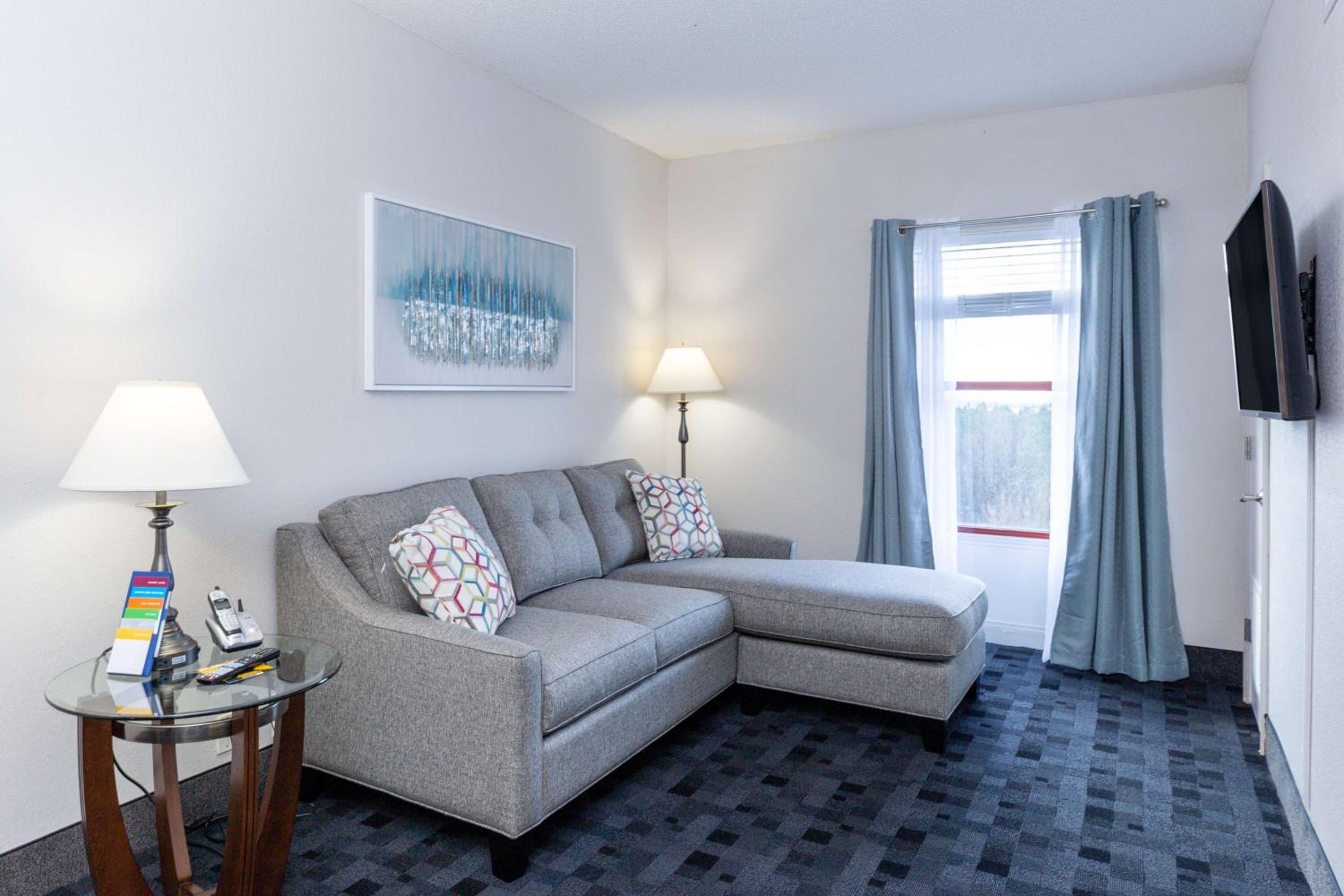 One-Bedroom King Suite With Spa Bath - Non Smoking - Photo 2