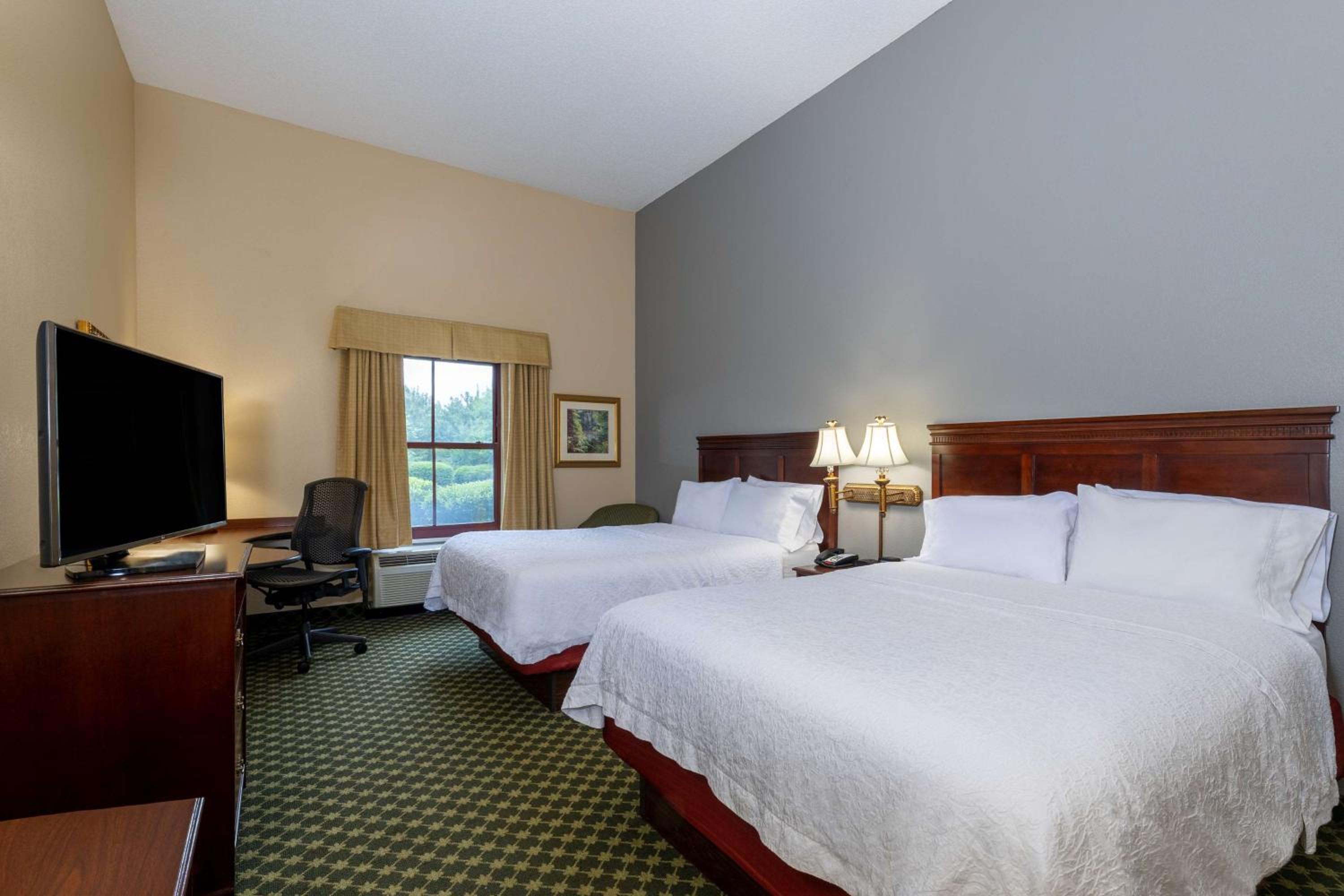 Room with Two Queen Beds - Non-Smoking - Photo 2