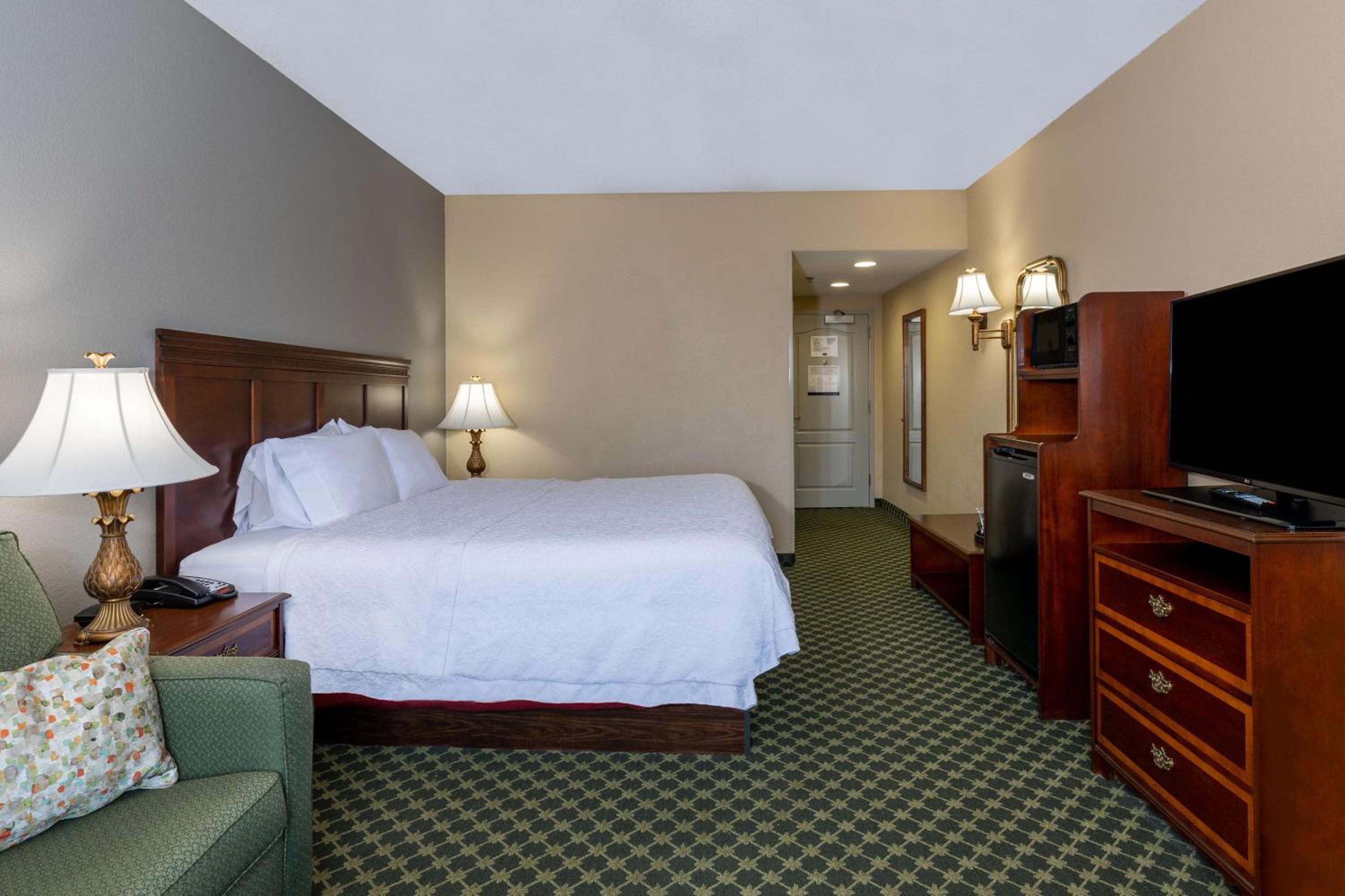 King Room with Sofa Bed and Study - Non-Smoking - Photo 5