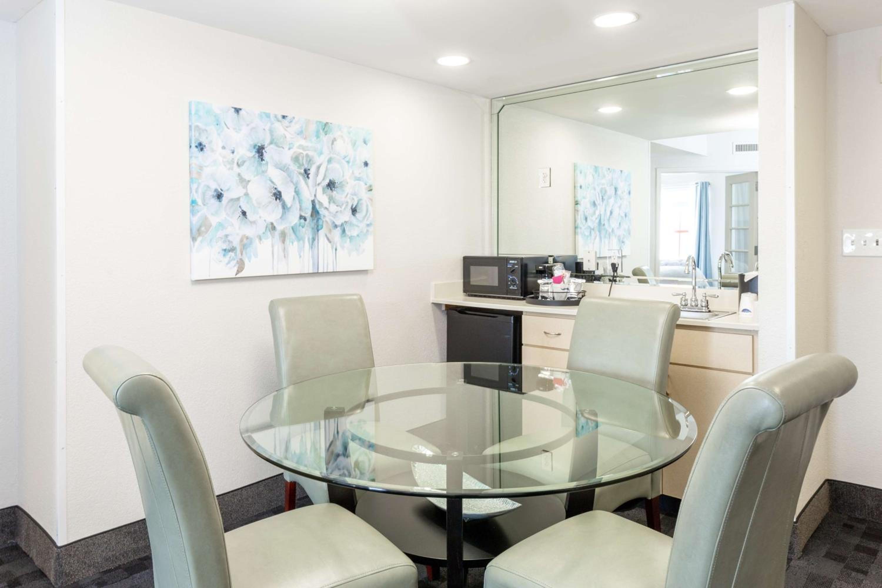 One-Bedroom King Suite With Spa Bath - Non Smoking - Photo 5