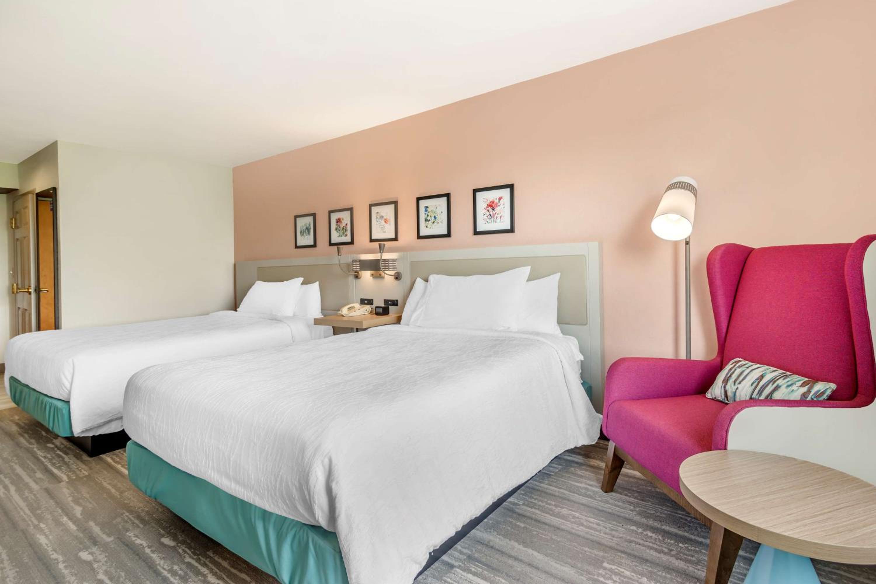 Double Room with Two Double Beds - Photo 2