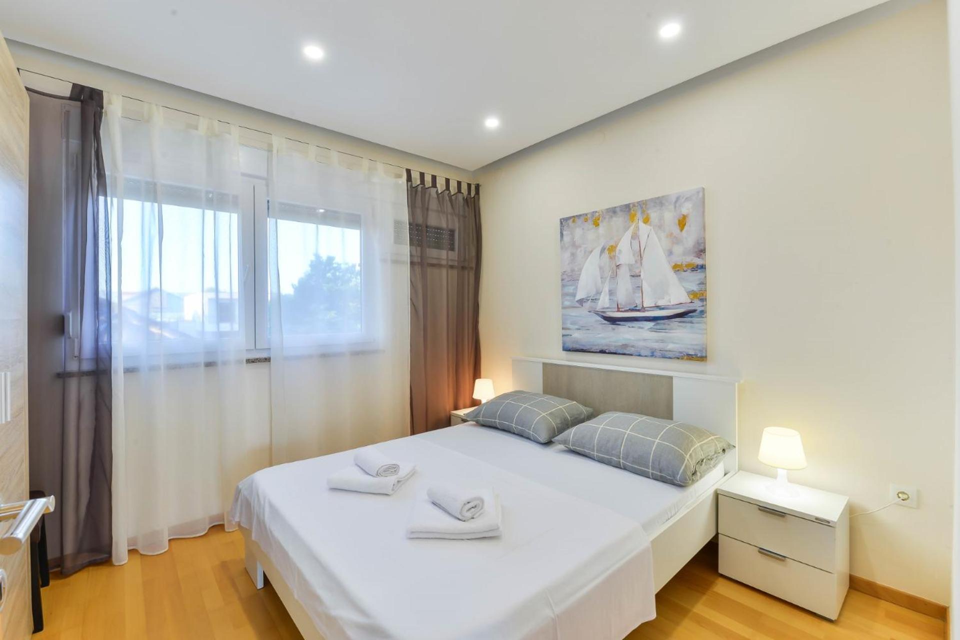 One-Bedroom Apartment photo 2