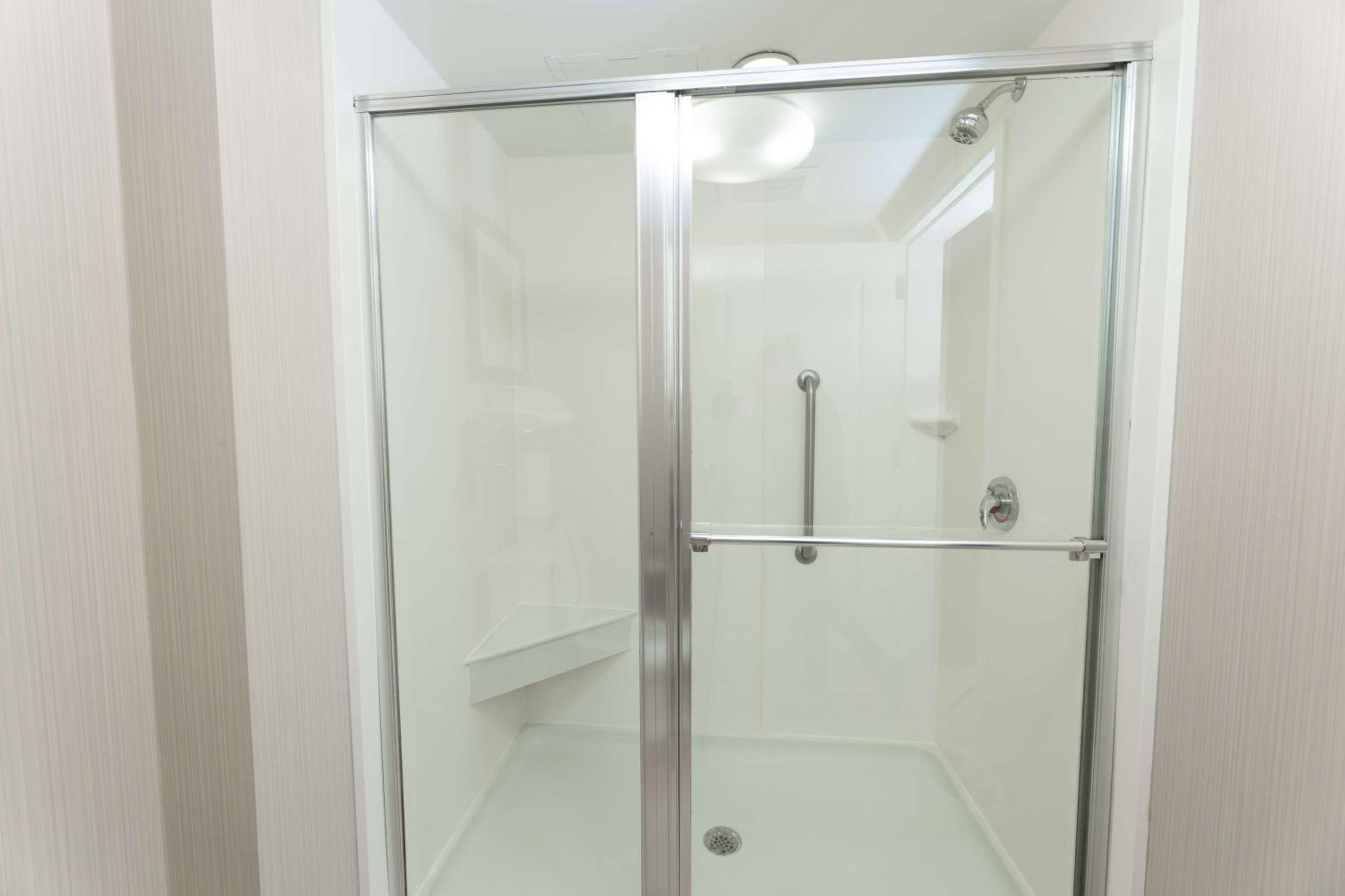 One-Bedroom King Suite - Non-Smoking - Photo 2