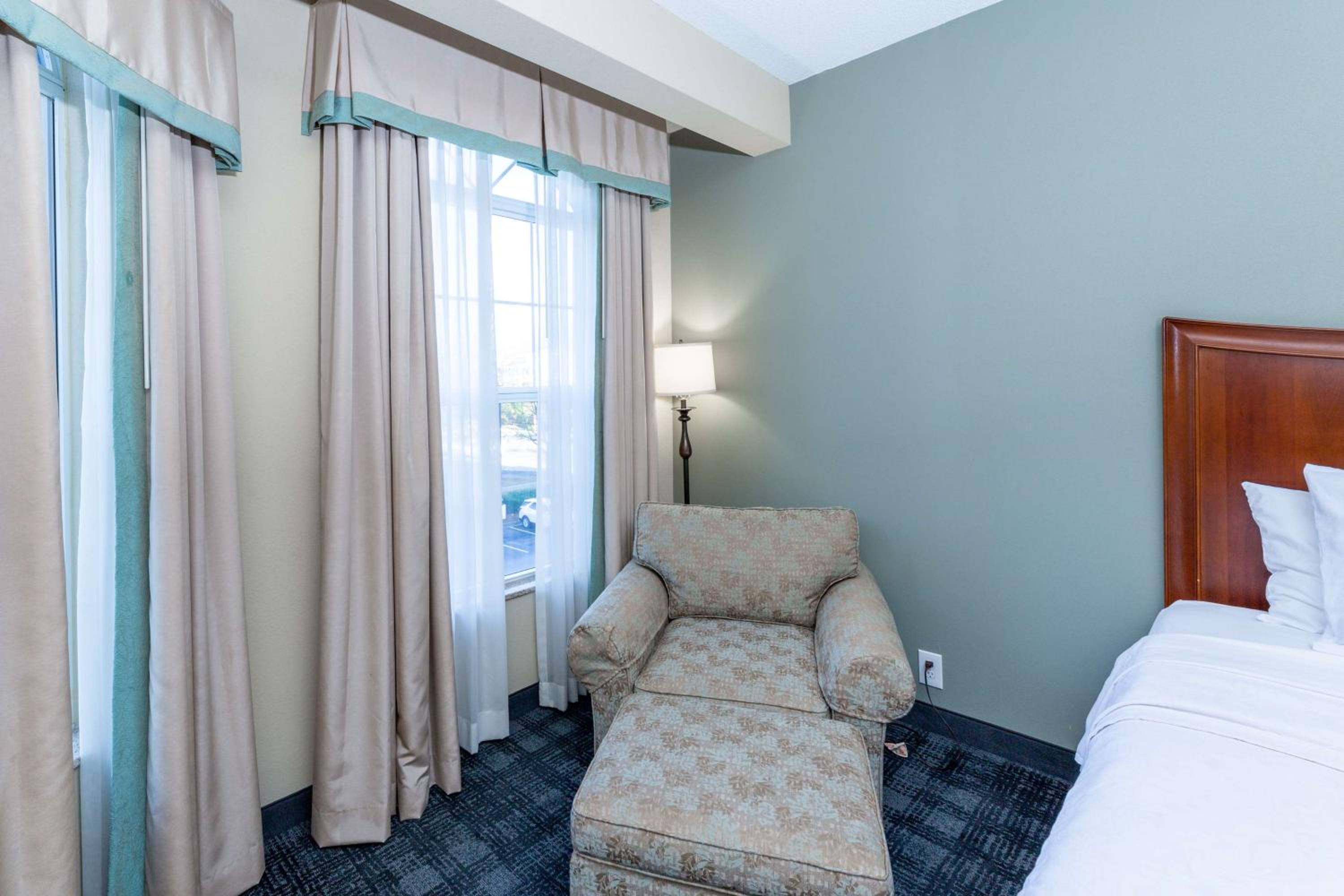 Two Bedroom Suite with One King and Two Queen Beds - Non-Smoking - Photo 1