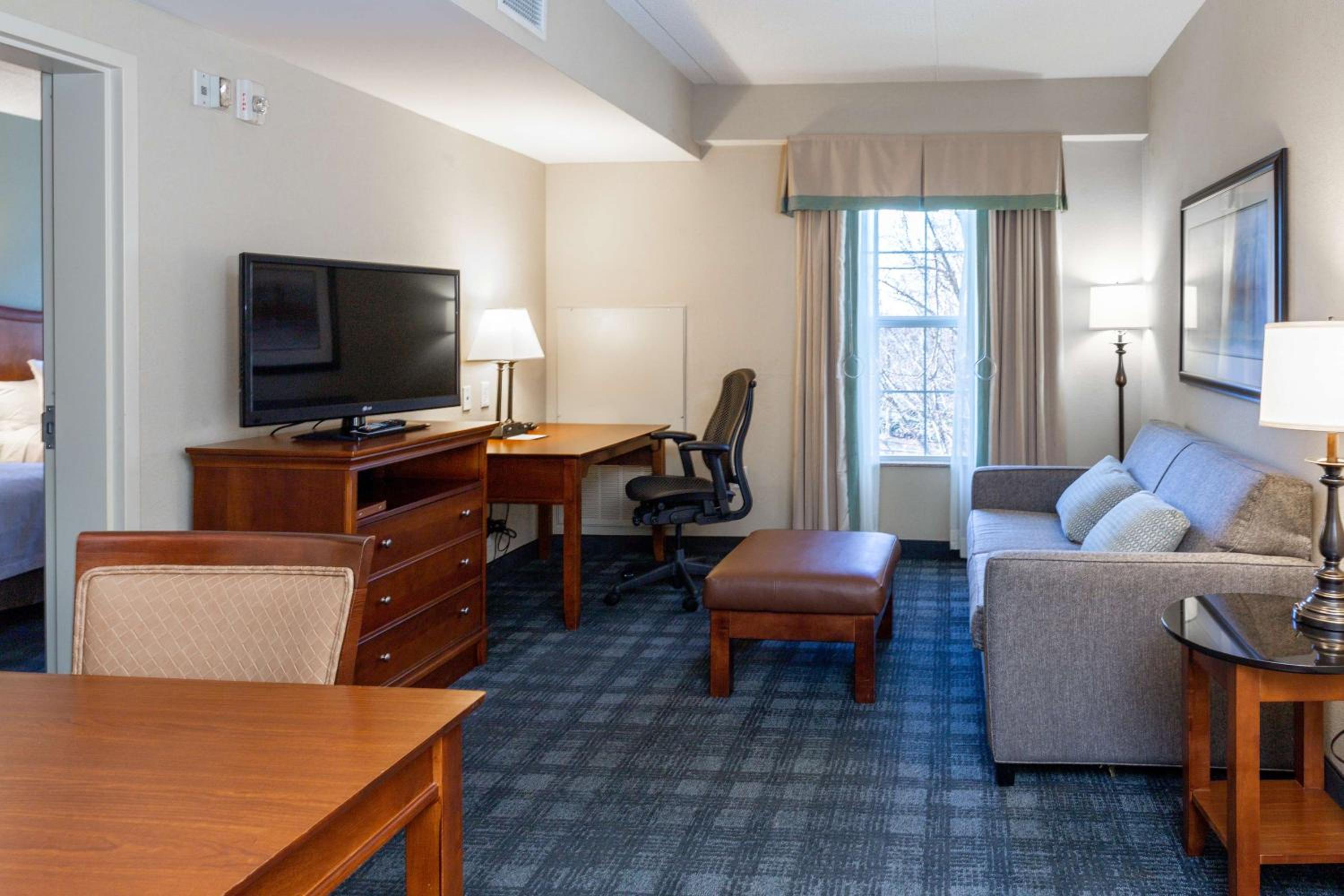 Suite with Two Queen Beds and Tub - Mobility and Hearing Access/Non-Smoking - Photo 1