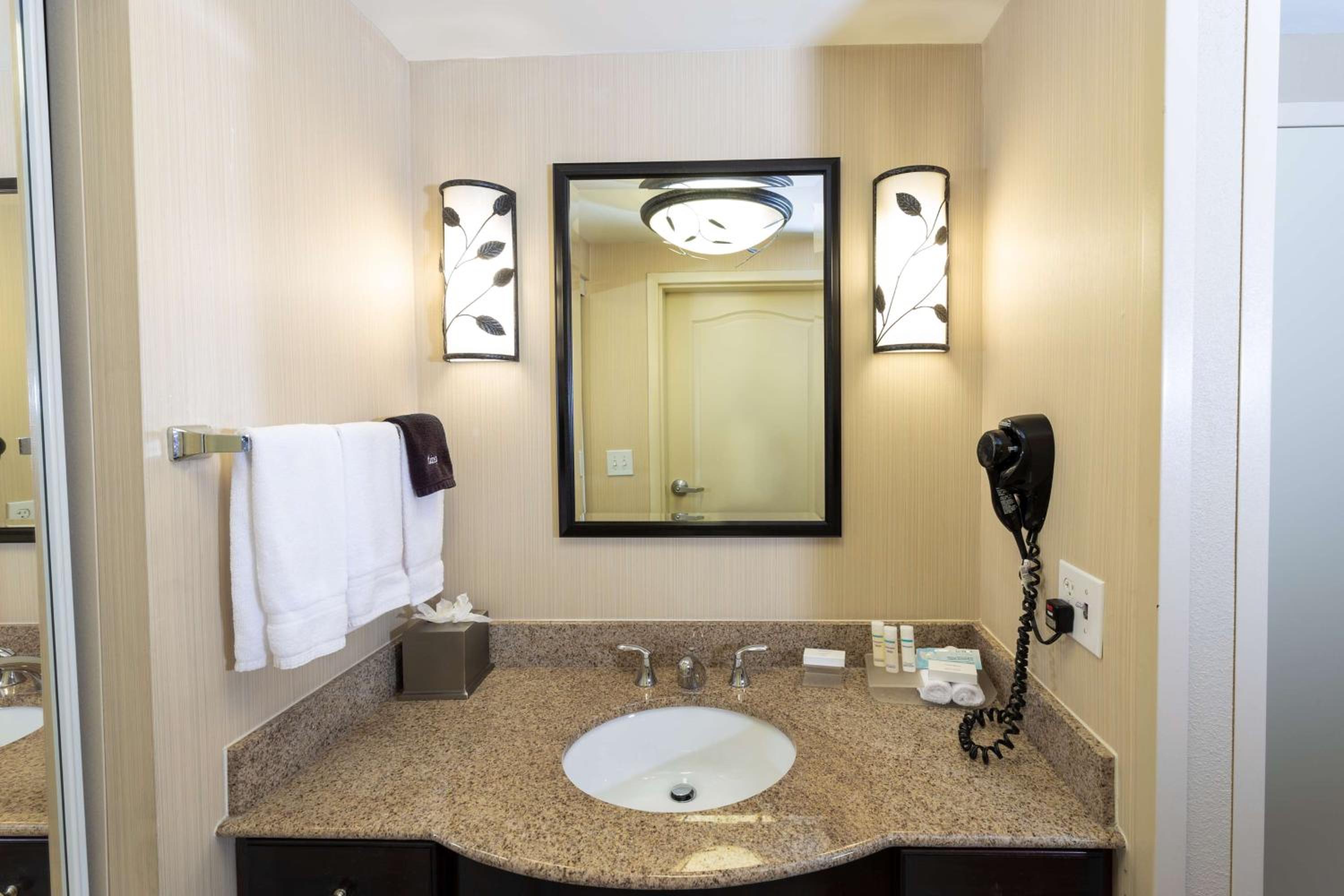 King Suite - Mobility Access/Non-Smoking - Photo 3
