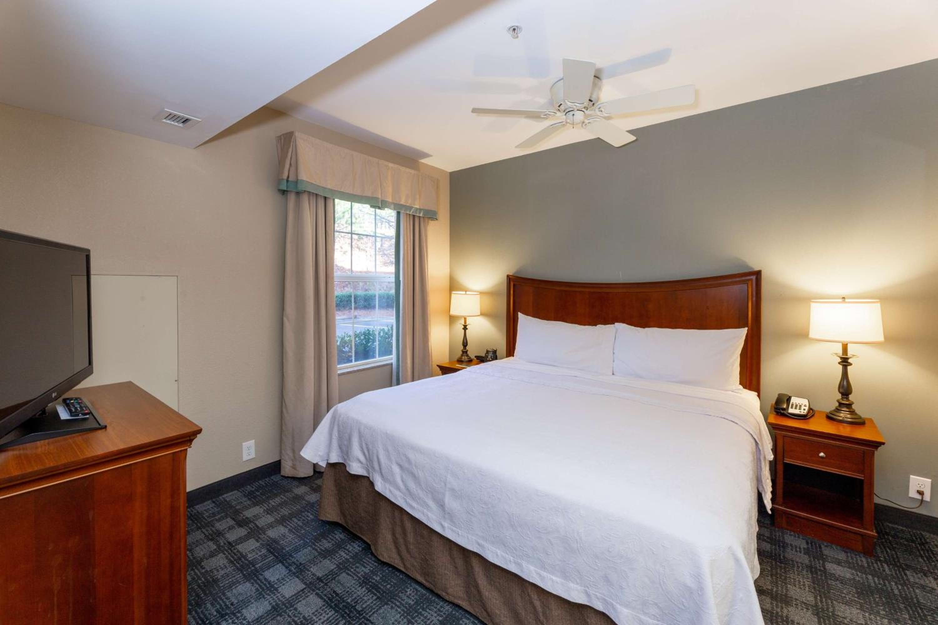 King Suite - Mobility Access/Non-Smoking - Photo 4