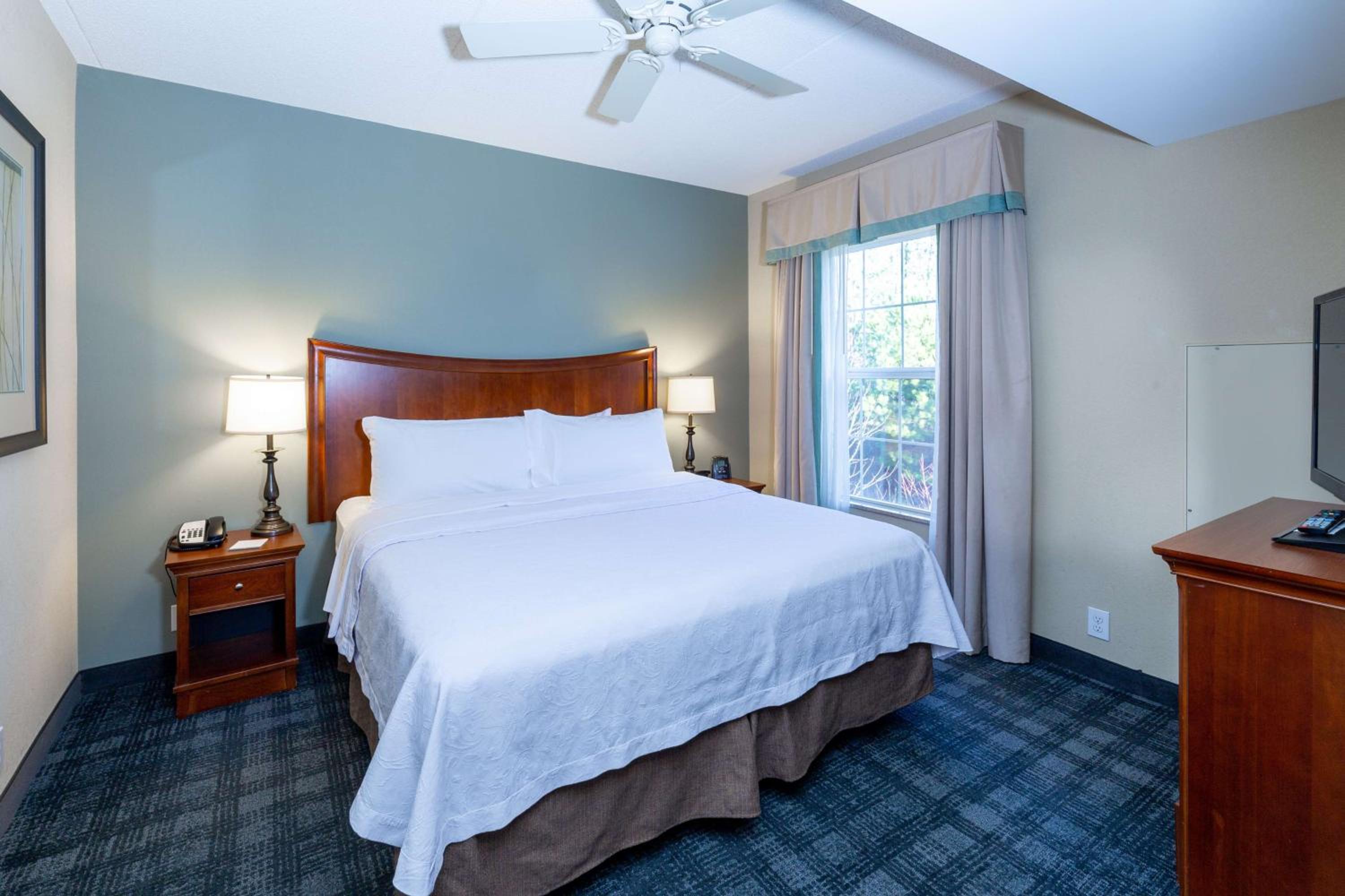 One-Bedroom King Suite - Non-Smoking - Photo 3